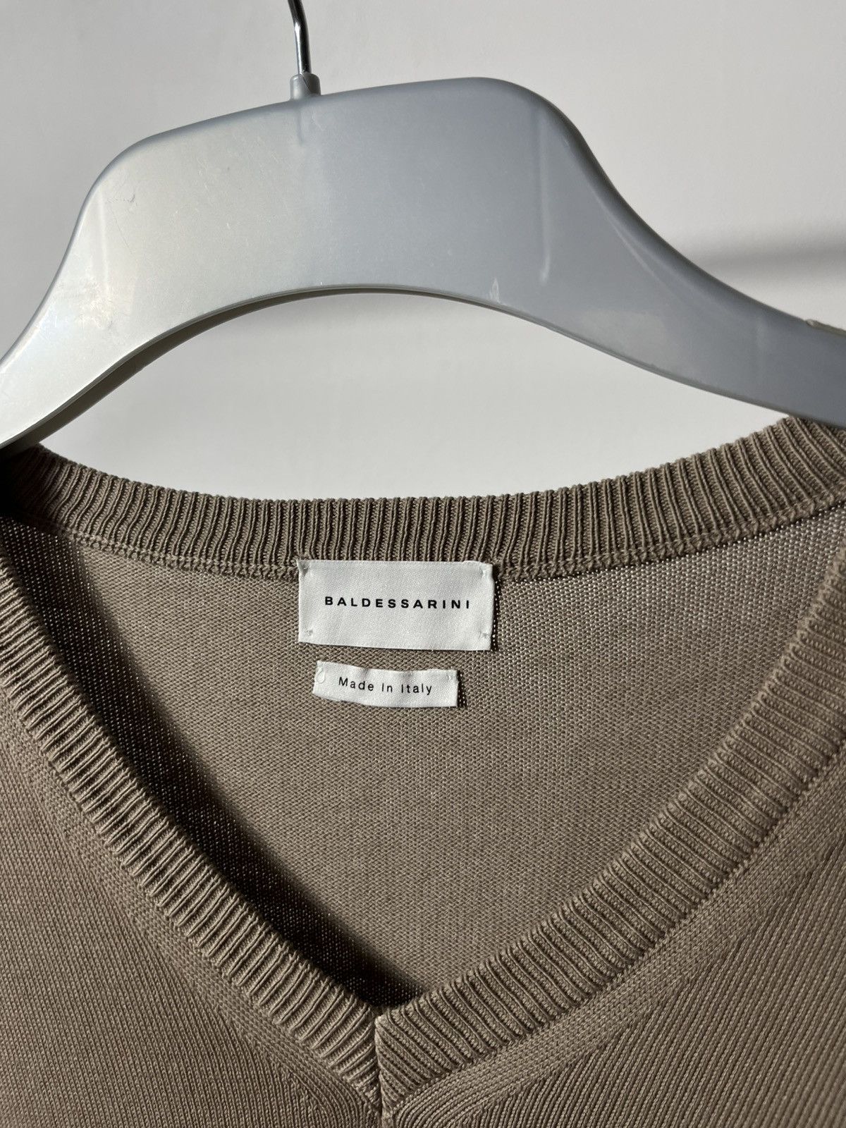 Baldessarini Baldessarini V-Neck Taupe Knit Sweater Made in Italy Size 48 Size US M / EU 48-50 / 2 - 3 Thumbnail