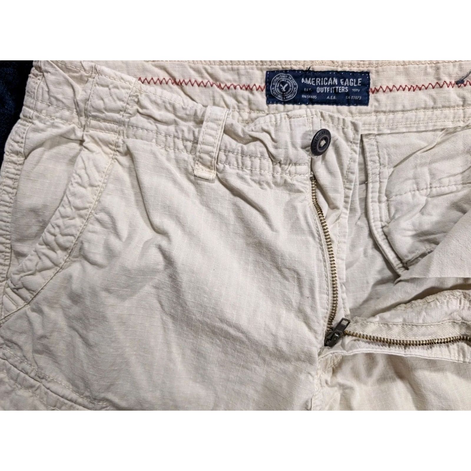 American Eagle Outfitters American Eagle Men's Classic Length Casual Shorts 9" Inseam Ivory Cream Size 33 Size US 32 / EU 48 - 4 Thumbnail