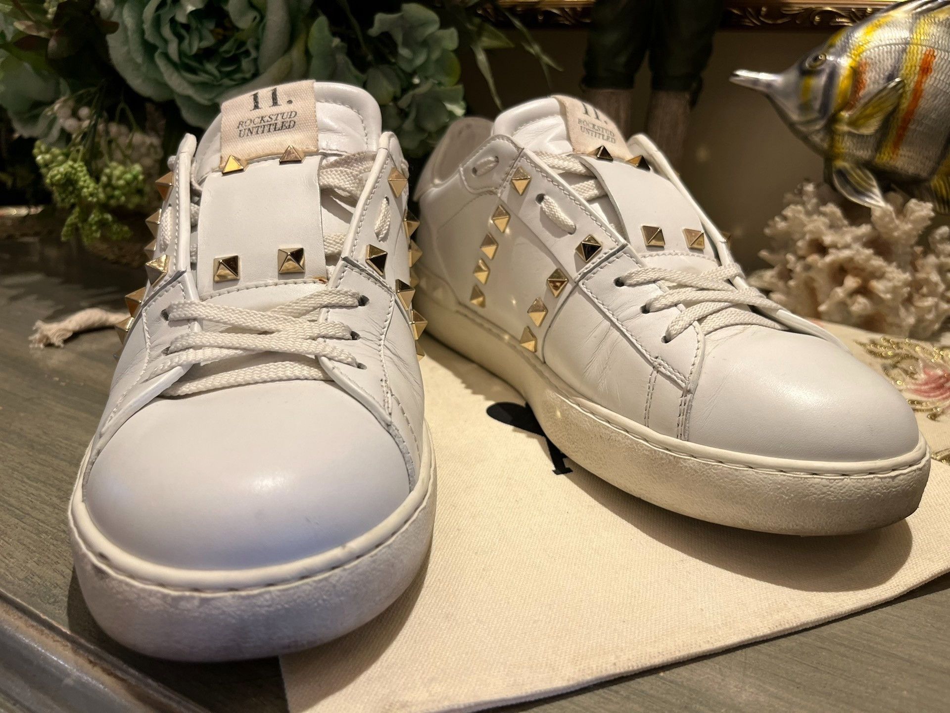 Valentino Valentino Classic Gold Stud White Sneakers Size US 7 / EU 40 - 2 Thumbnail