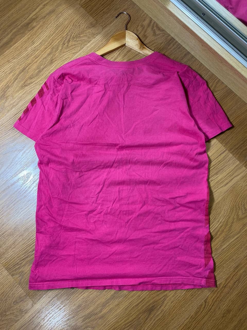 Oakley × Vintage 👁️ Vintage T-Shirt OAKLEY Center Logo + Bag Print Size US XL / EU 56 / 4 - 17 Thumbnail