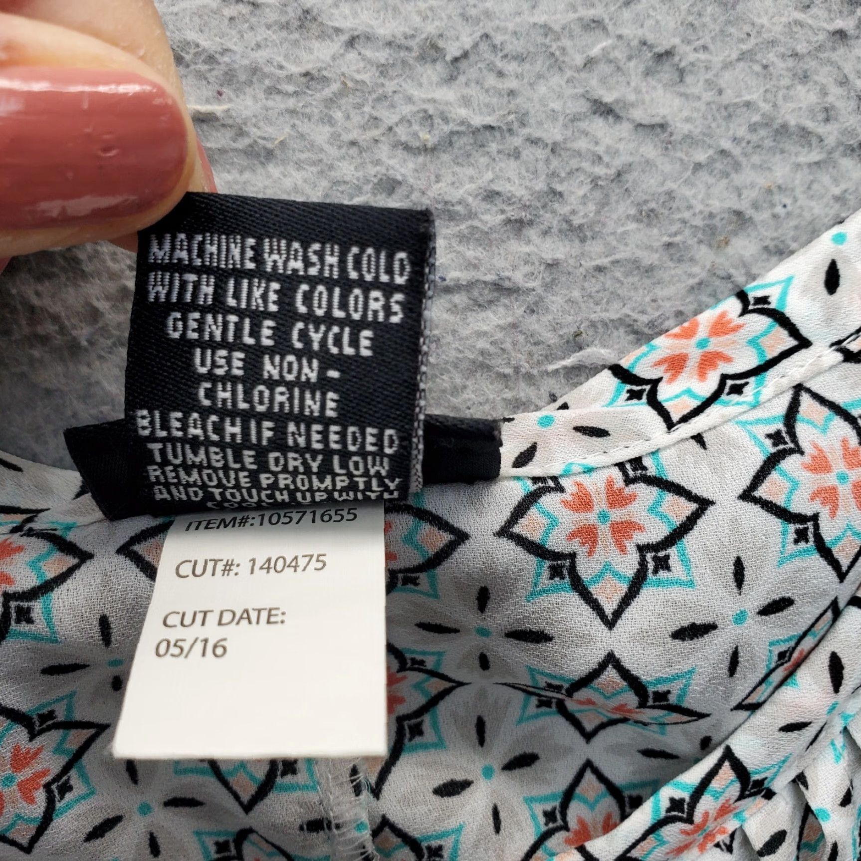 Torrid Torrid Cami Top Womens Size 0 Multi Geometric Print Adjustable Straps Tank Shirt Size XS / US 0-2 / IT 36-38 - 7 Thumbnail