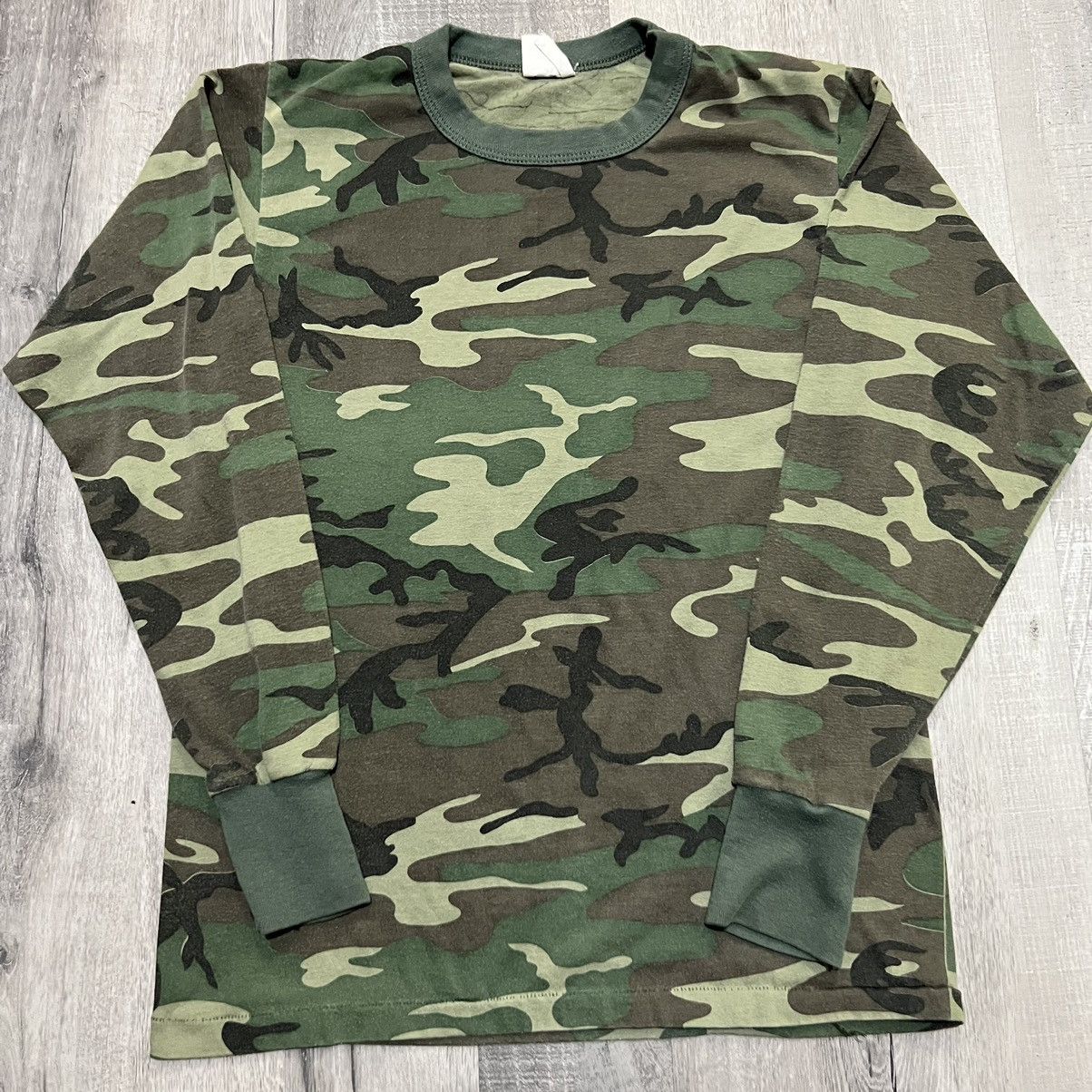 Vintage camouflage long sleeve top 🤎