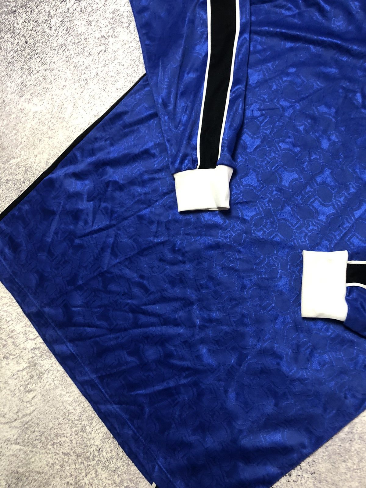 Vintage Men’s football long sleeve uhisport size Xl Size US XL / EU 56 / 4 - 9 Thumbnail