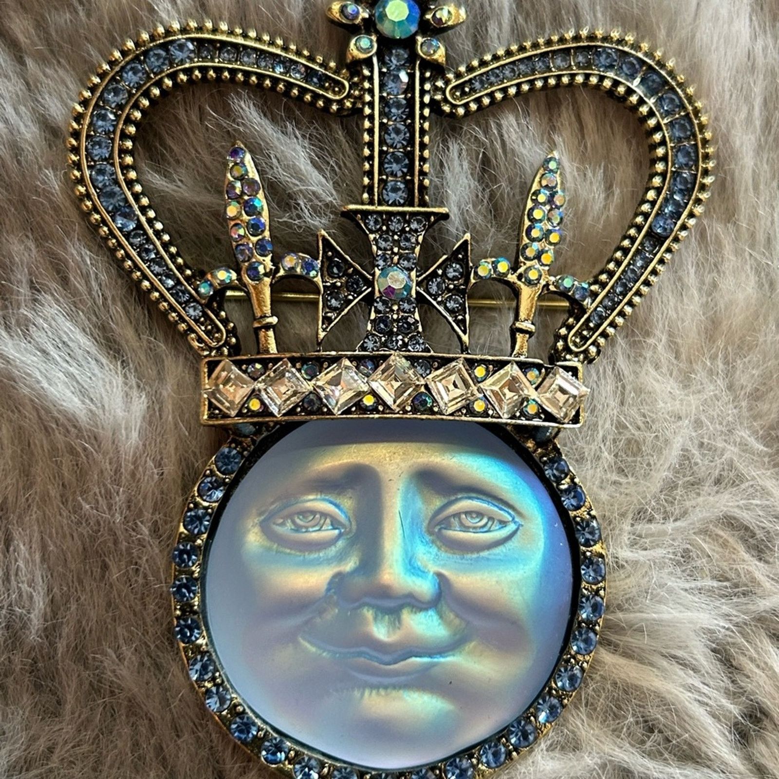 Jewelry Iridescent 3D man in the moon face king brooch pendant Size ONE SIZE - 3 Thumbnail