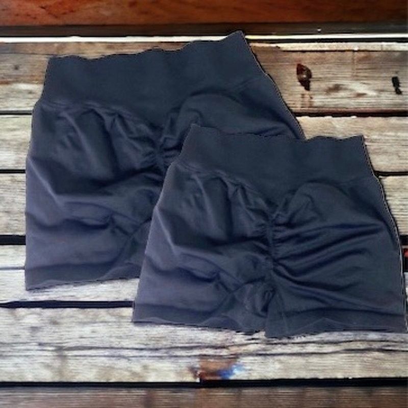 Other Women's Compression Shorts Lot of 2 L Athletic Activewear Size 28" / US 6 / IT 42 - 1 Thumbnail