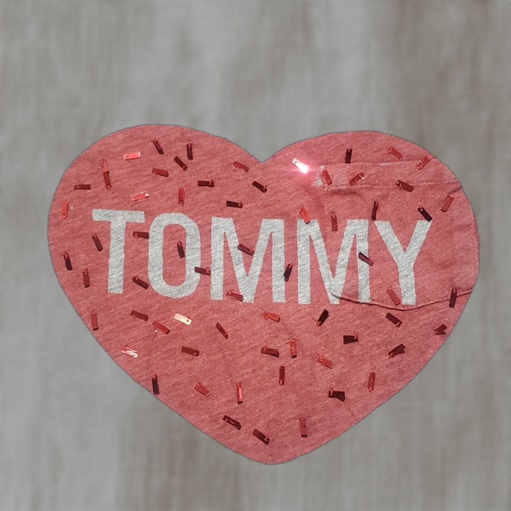 Tommy Hilfiger TOMMY HILFIGER Heart Graphic Gray Tee T-Shirt Short Sleeve Adult Women's XXS Shirt Womens XXS Gray Graphic Print Casual Basic Clothing 2000s? Size XXS / US 00 / IT 34 - 1 Thumbnail
