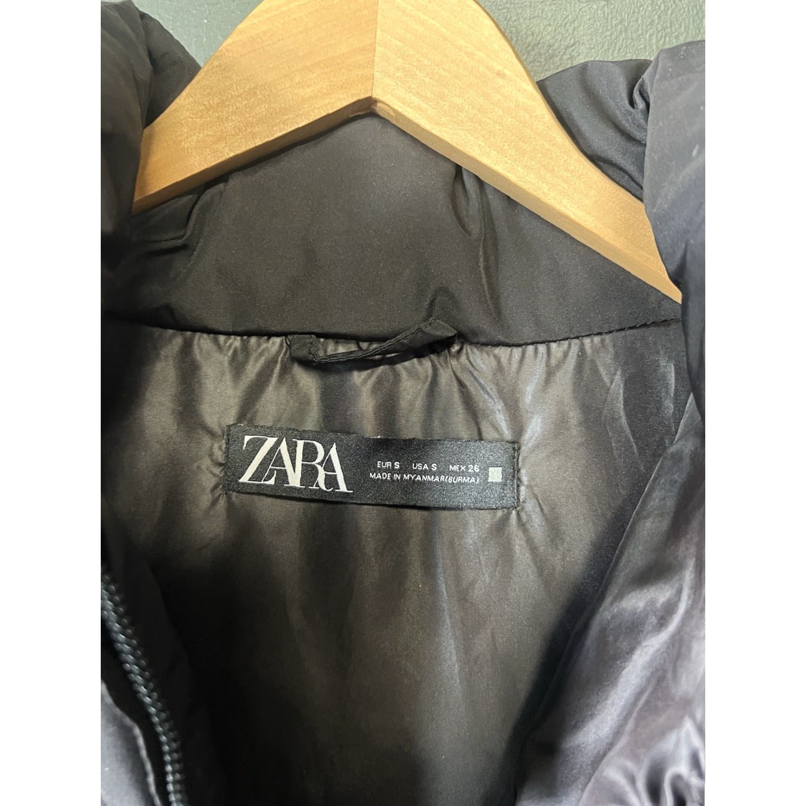 Zara Zara Mens Black Full Zip Hooded Quilted Puffer Jacket Size S Jacket Hooded Quilted Puffer Zara Mens Black Full Zip Jacket S Mens Womens? Size US S / EU 44-46 / 1 - 3 Thumbnail