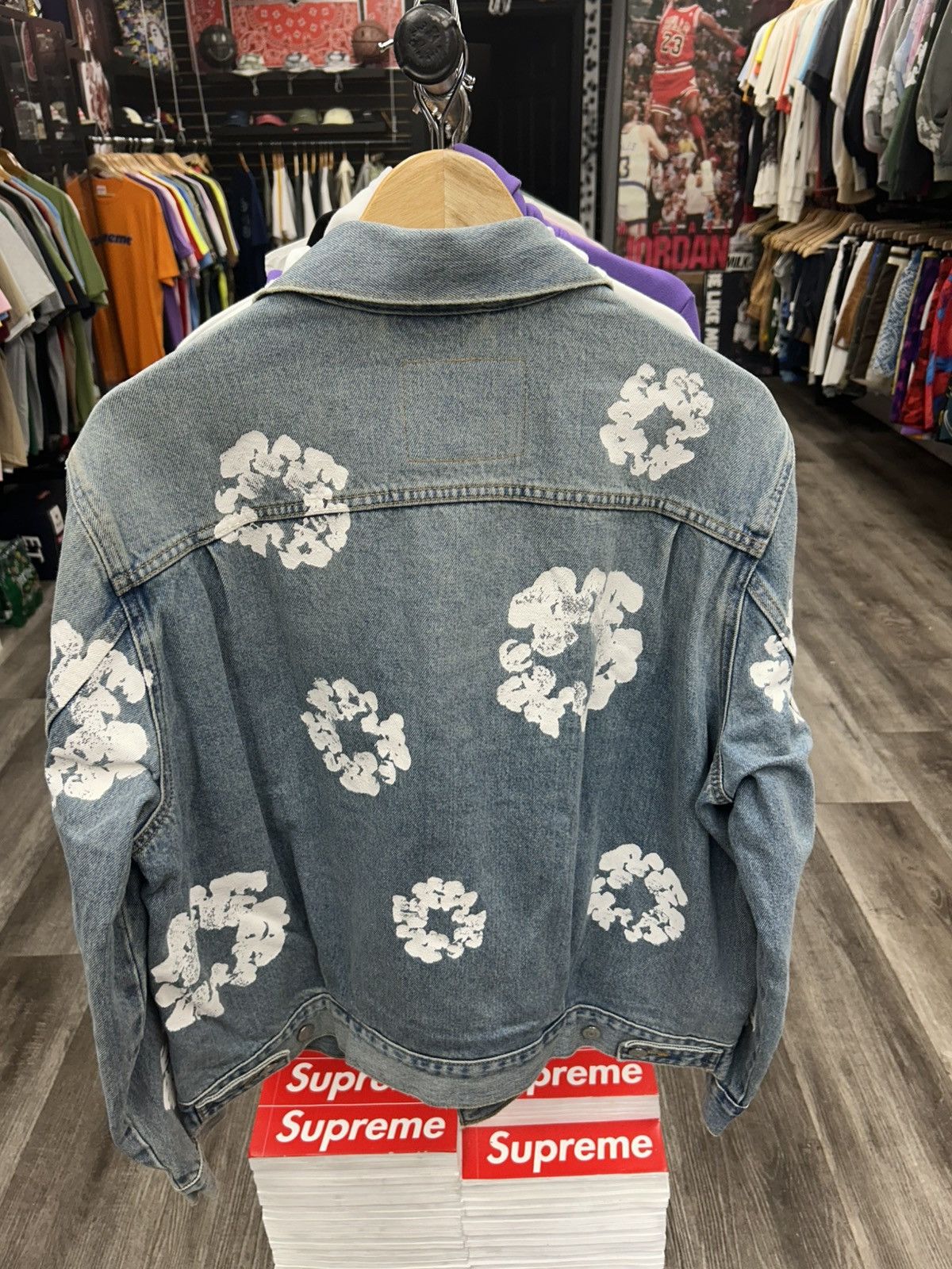 DENIM TEARS × Levi's Denim Tears x Levi's Cotton Wreath Denim Jacket Size US L / EU 52-54 / 3 - 2 Thumbnail