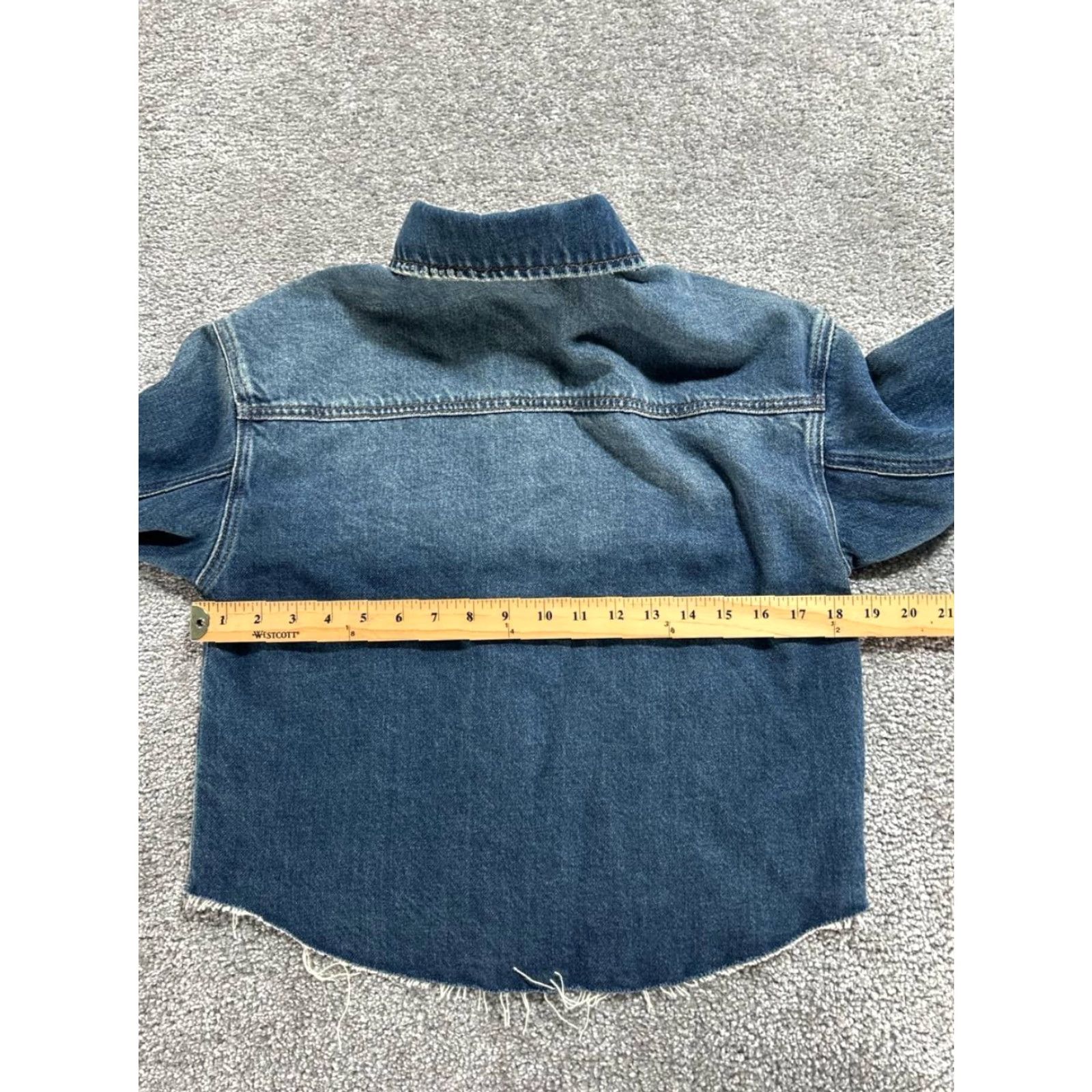 Vintage KUT from the Kloth Cropped Trucker Jacket Womens XS Blue Denim Cotton Raw Hem Jacket Women's XS Blue Denim Cotton Size XS / US 0-2 / IT 36-38 - 6 Thumbnail