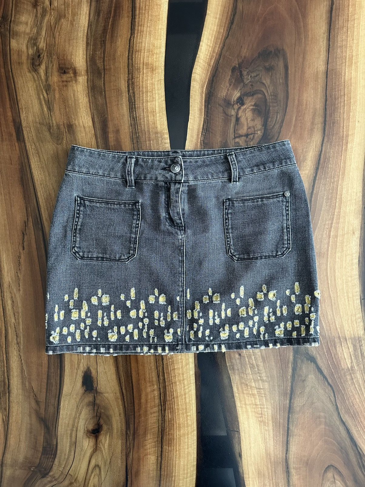 Chanel Chanel S/S 2004 Distressed Mini Skirt Size 27" / US 4 / IT 40 - 1 Thumbnail
