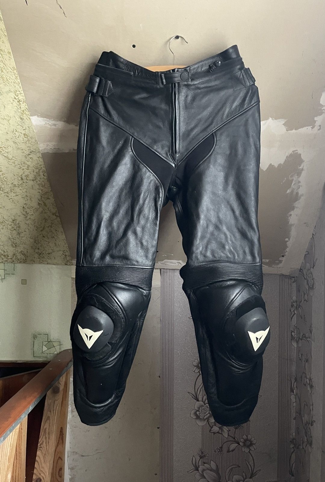 Dainese Dainese SF Pelle Black Leather Perf Motorcycle Armored Pants Size US 30 / EU 46 - 1 Thumbnail