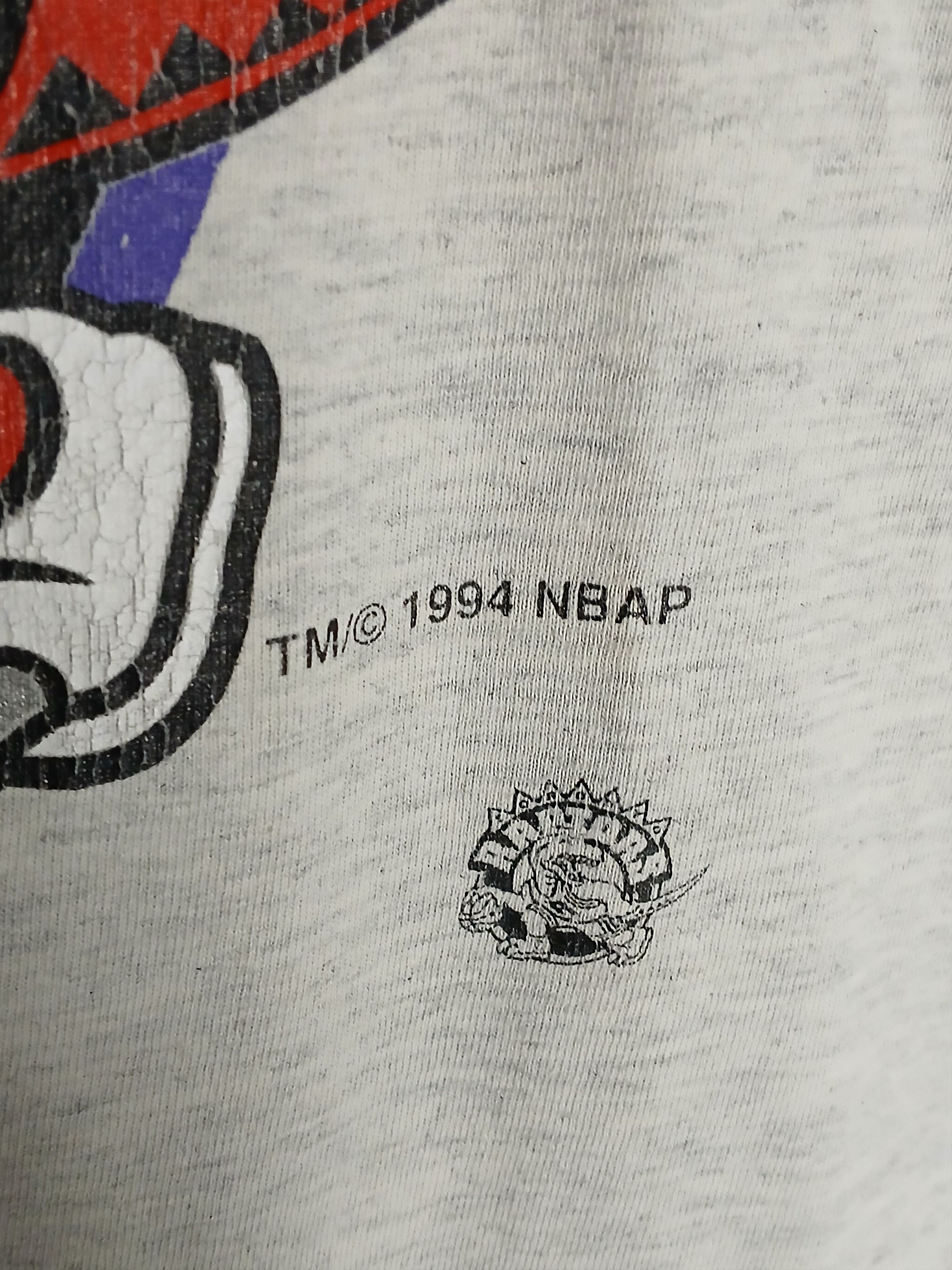 NBA × Vintage Vintage 1994 NBA Toronto Raptors Basketball T-Shirt Size US L / EU 52-54 / 3 - 4 Thumbnail