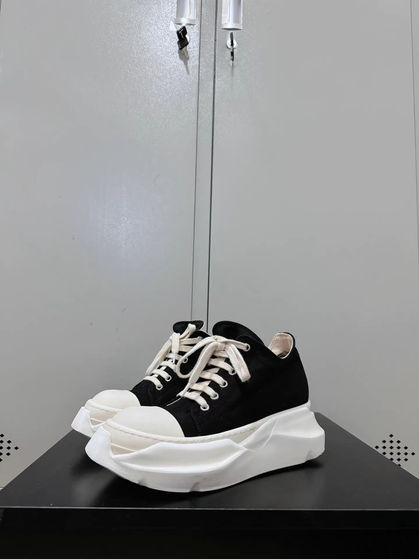 Rick Owens Rick Owens Abstract sneakers with tank sole, Converse-style Size US 7 / IT 37 - 1 Thumbnail