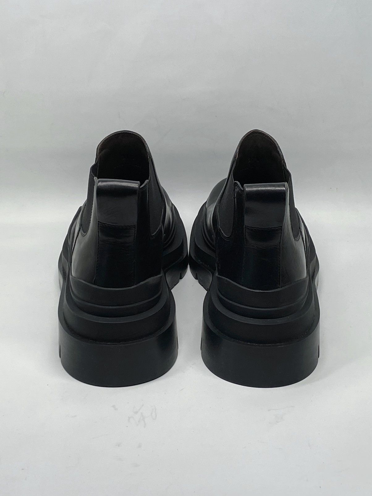 Bottega Veneta Bottega Veneta Tire Leather Chelsea Ankle Boots size 37.5 Size US 7.5 / IT 37.5 - 7 Thumbnail