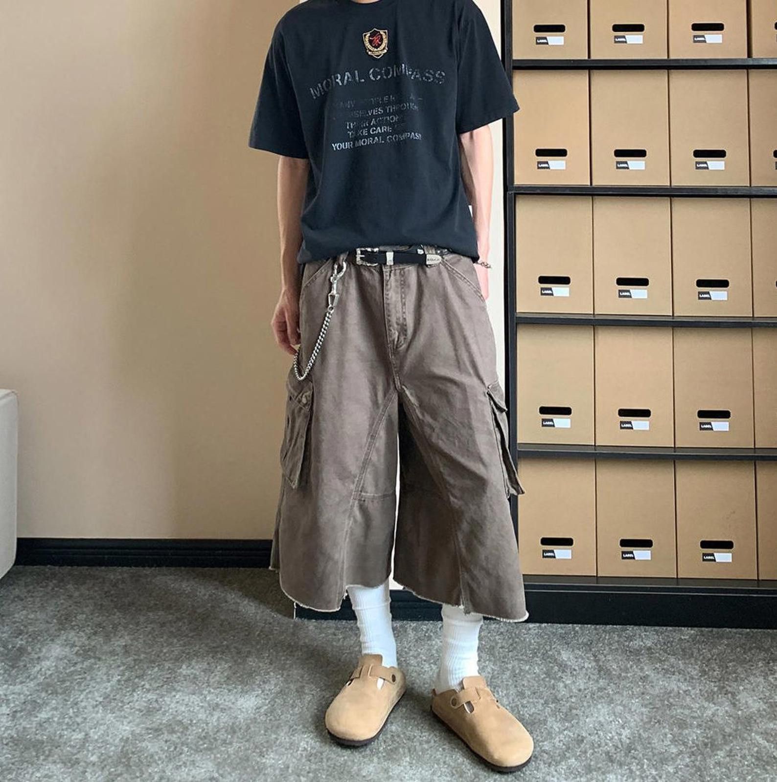 Other Brown Multi-Pocket Cotton Cargo Shorts Size US 32 / EU 48 - 4 Thumbnail