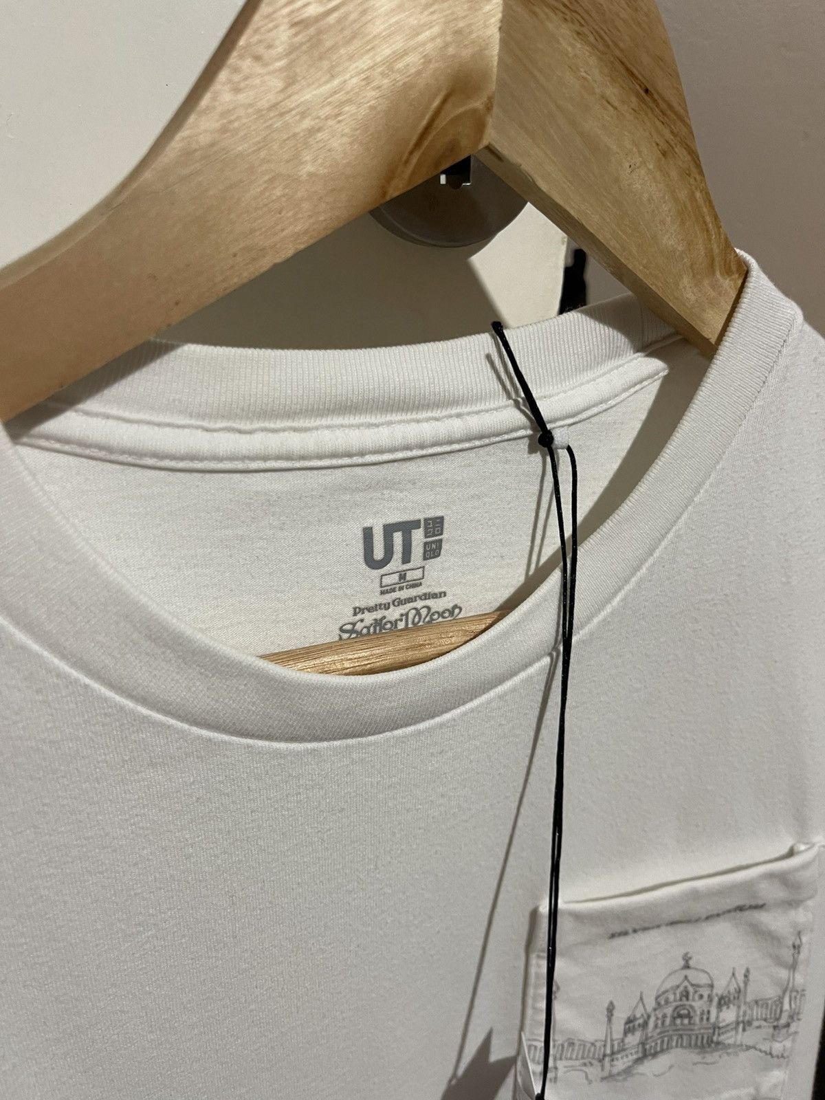 Anime × Japanese Brand × Uniqlo Pretty Guardians Sailor Moon x Uniqlo White Cropped T-Shirt Size M / US 6-8 / IT 42-44 - 5 Thumbnail