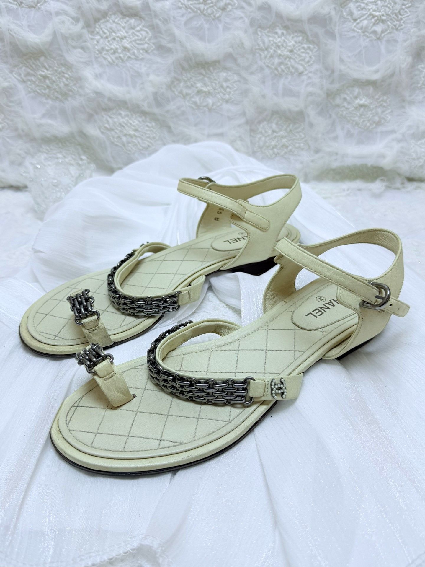 Chanel Chanel Retro White Sandals us_7 Women Size US 7 / IT 37 - 1 Thumbnail