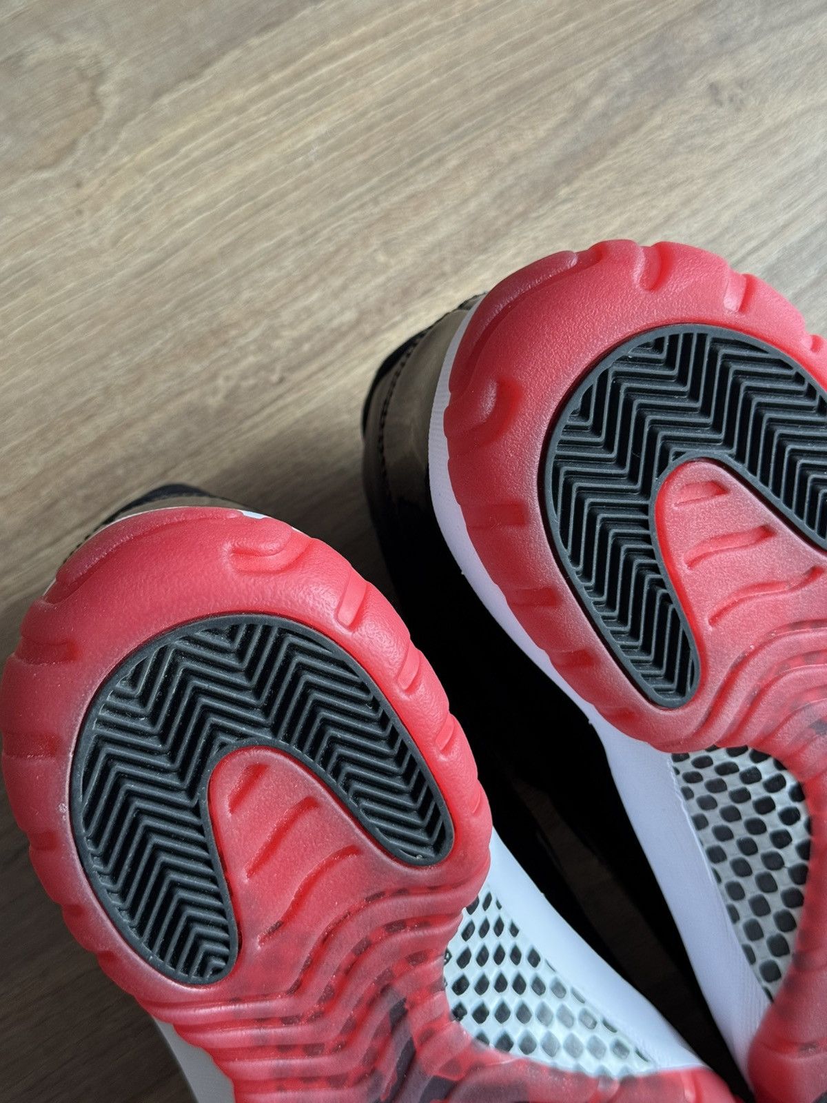 Jordan Brand Jordan 11 Playoffs Bred 2019 Size US 10.5 / EU 43-44 - 7 Thumbnail