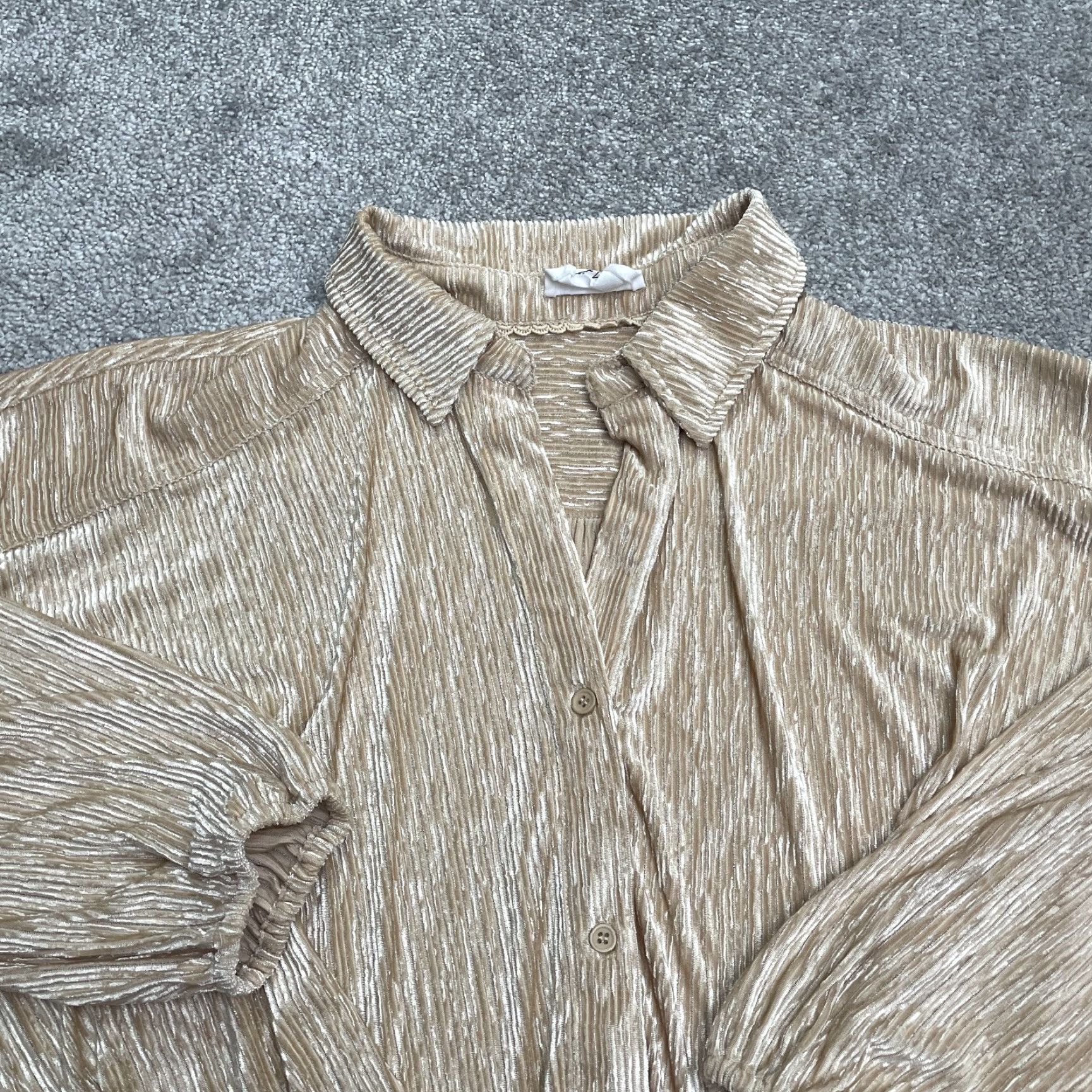 Vintage Dee Dee Blouse Women Small Long Sleeve Button Up Casual Work Gold Velvet Polyester Spandex Regular Mandarin Collar Solid Basic Shirt Size S / US 4 / IT 40 - 3 Thumbnail