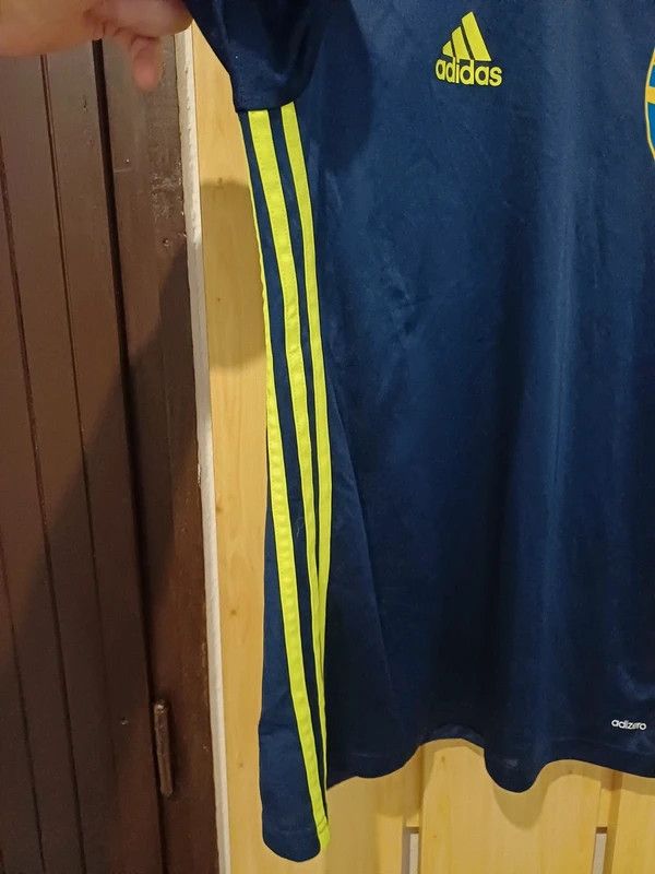 Adidas Original Sweden 2016 national team training shirt adizero Size US M / EU 48-50 / 2 - 8 Thumbnail