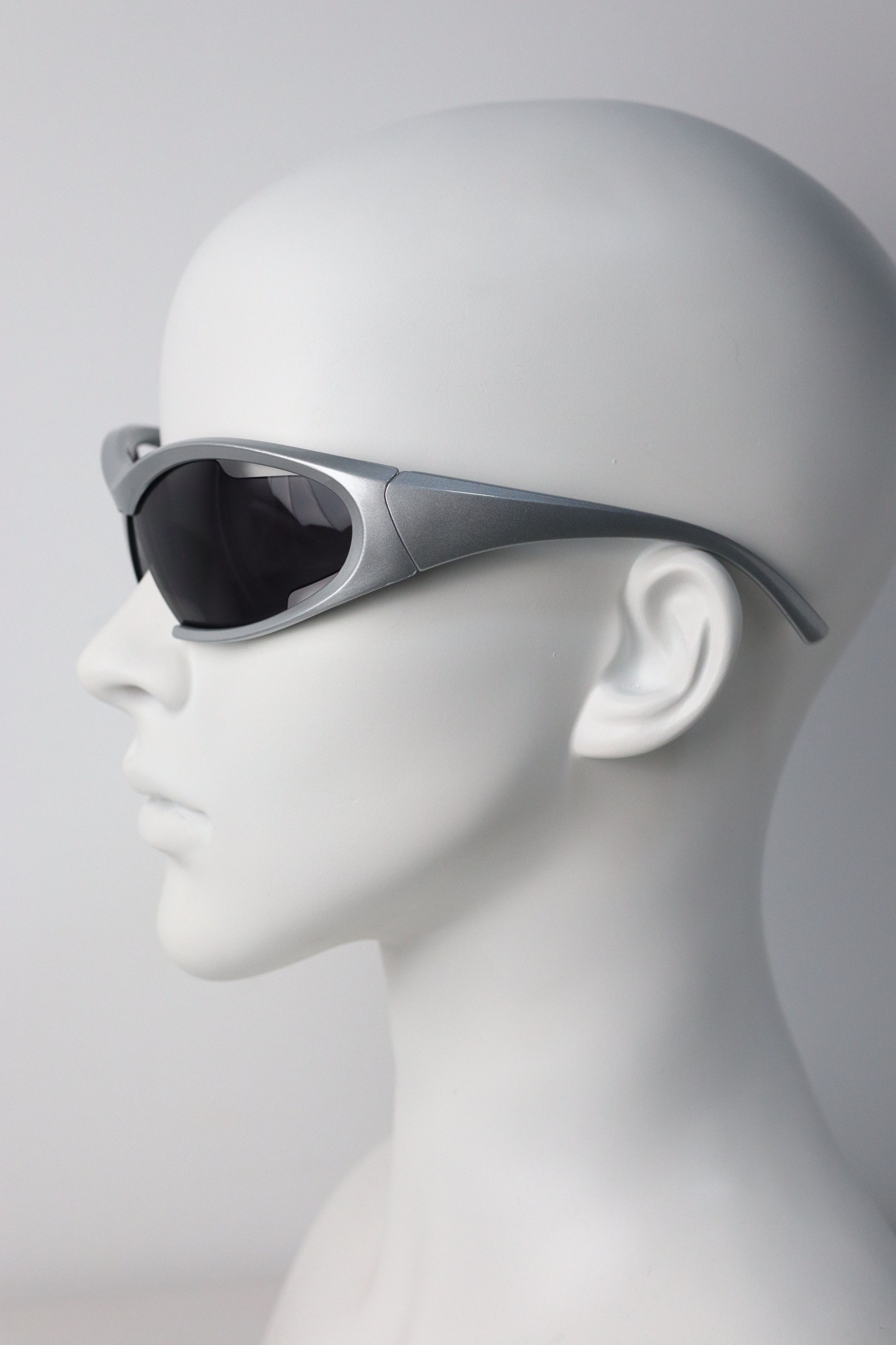 Japanese Brand Y2k Avant Garde Futuristic Silver Sunglasses Unisex OS Size ONE SIZE - 5 Thumbnail