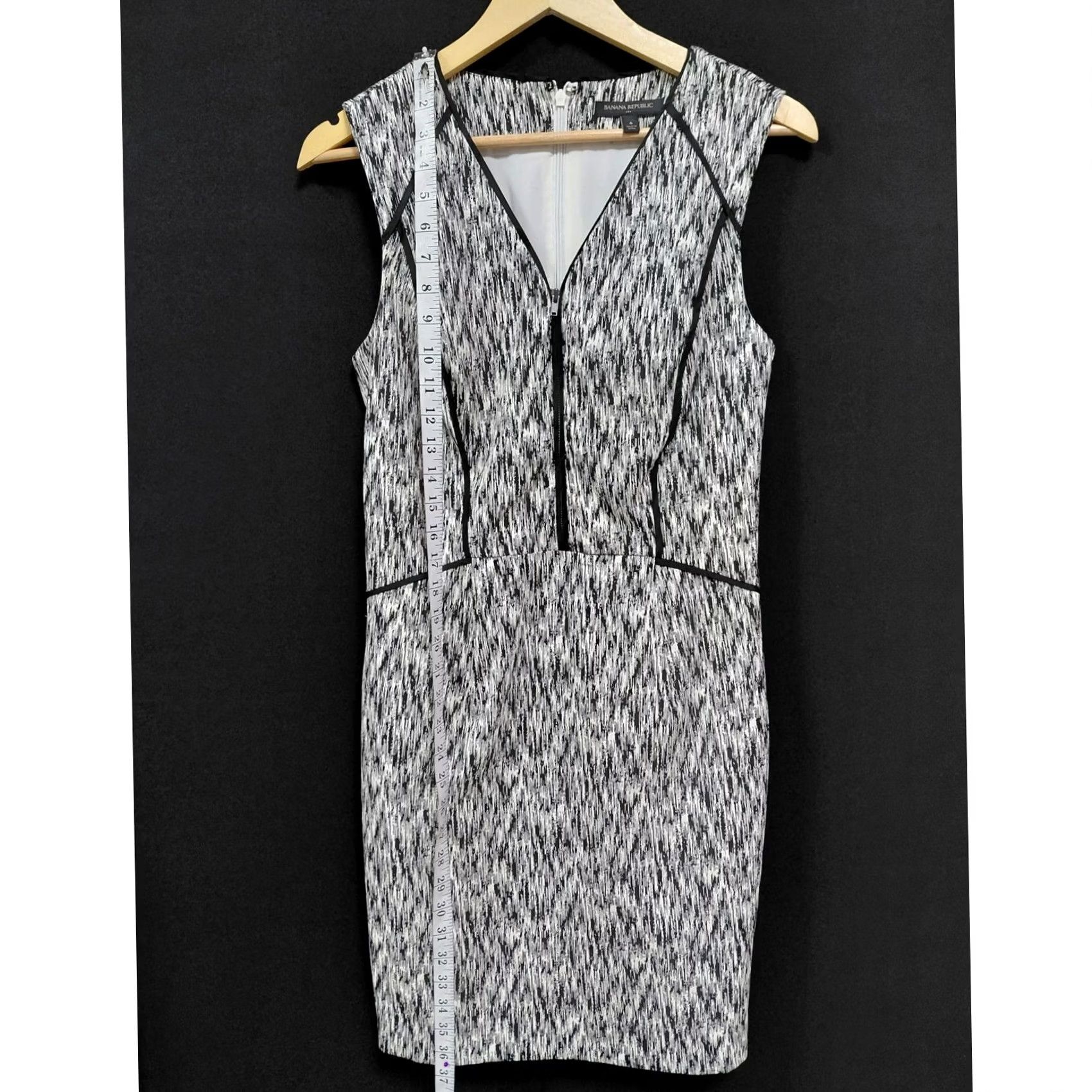 Banana Republic Banana Republic Black White Sleeveless Knit Dress V-Neck Knee Length 6 Women's Cotton Spandex Stretch Dress, Business Casual, Spring Summer Size M / US 6-8 / IT 42-44 - 6 Thumbnail