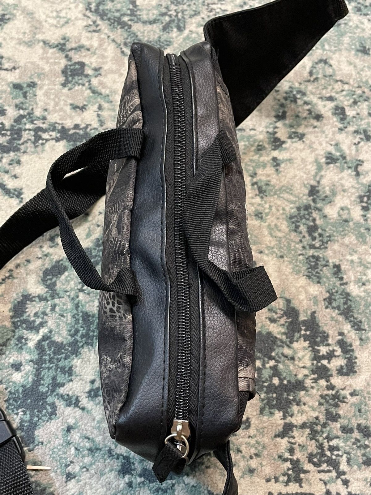 Mastermind Japan × Roen Roen By Hiromu Takahara “Love & Peace” Crossbody Bag Size ONE SIZE - 12 Thumbnail
