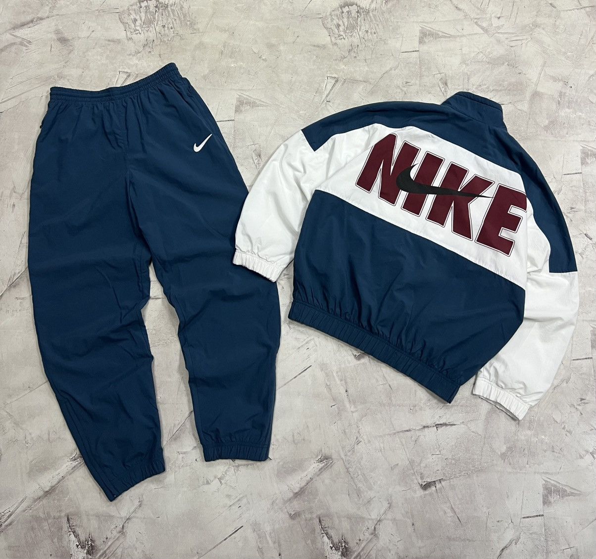 Nike tracksuit big logo online