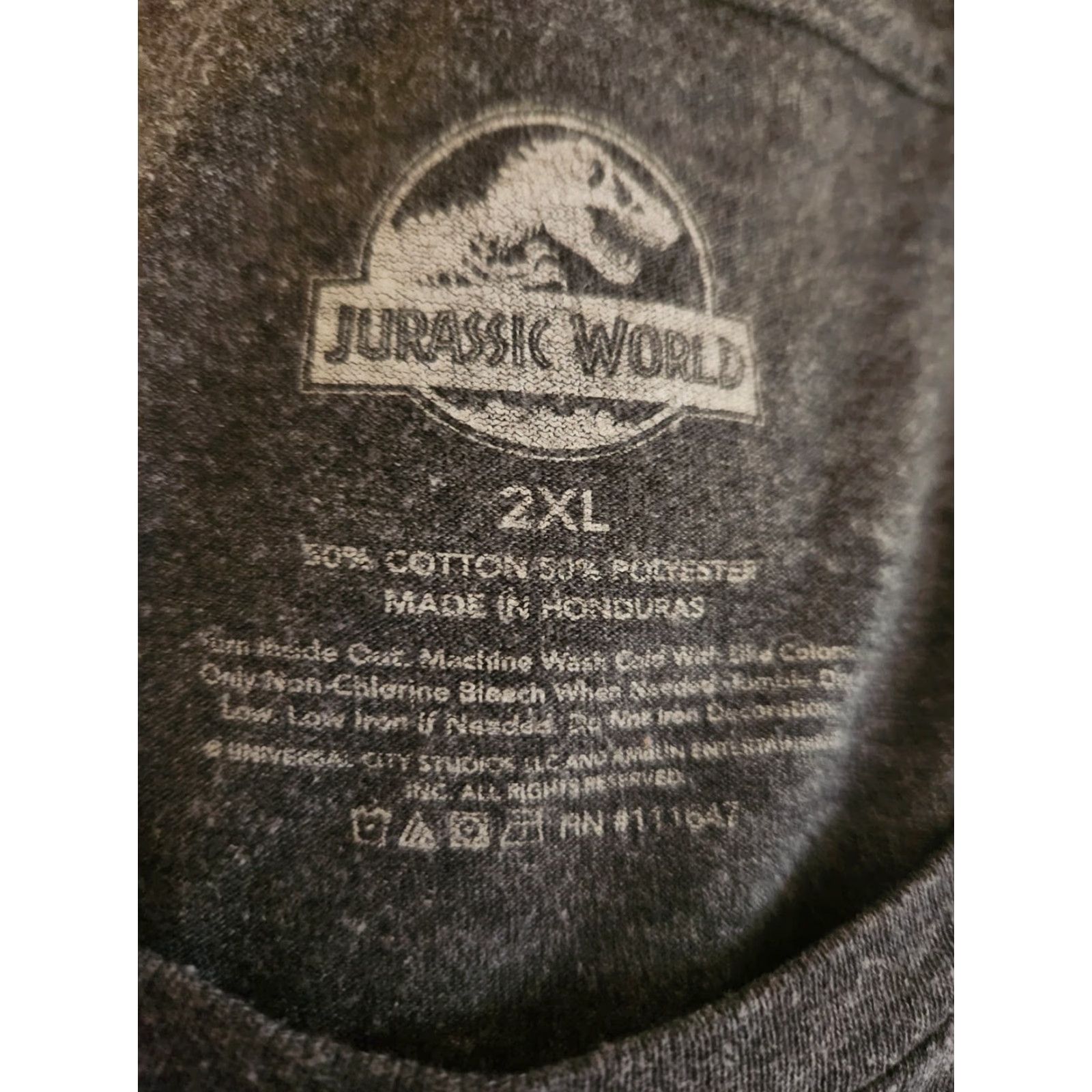 Vintage Jurassic World Men T-Shirt 2XL Gray Logo Graphic Park Movie Dinosaur Fossil Size US XXL / EU 58 / 5 - 2 Thumbnail