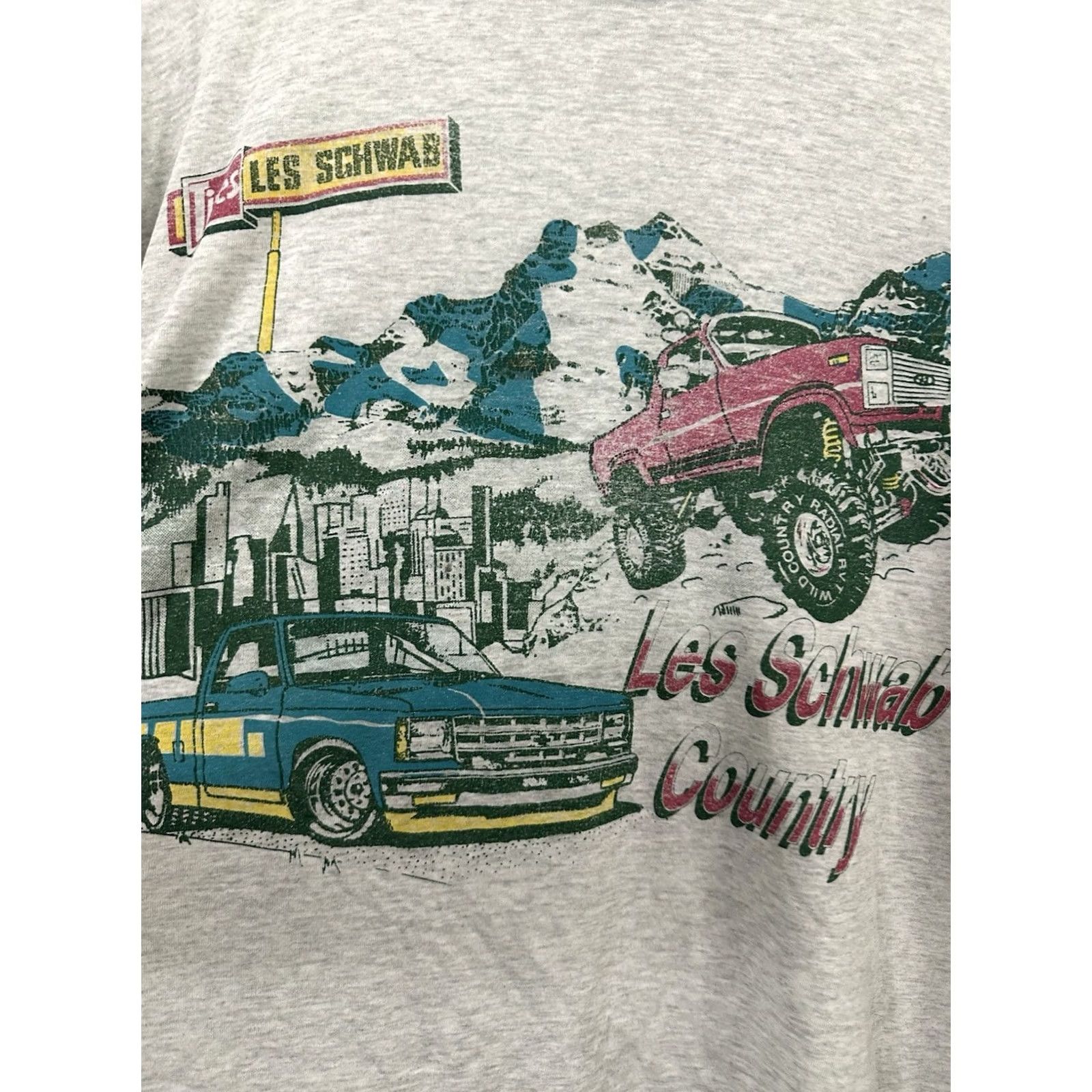 Fruit Of The Loom VTG Les Schwab Tires Tracks Burnout Paper Thin Boxy T-Shirt XL Heather Gray Mens T-Shirt XL Burnout Distressed Vintage Boxy Fit Shirt Size US XL / EU 56 / 4 - 4 Thumbnail