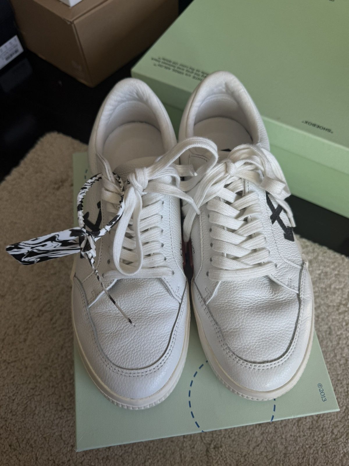 Off-White Off-White Low Vulcanized Leather Sneakers in White Size US 7.5 / EU 40-41 - 9 Thumbnail