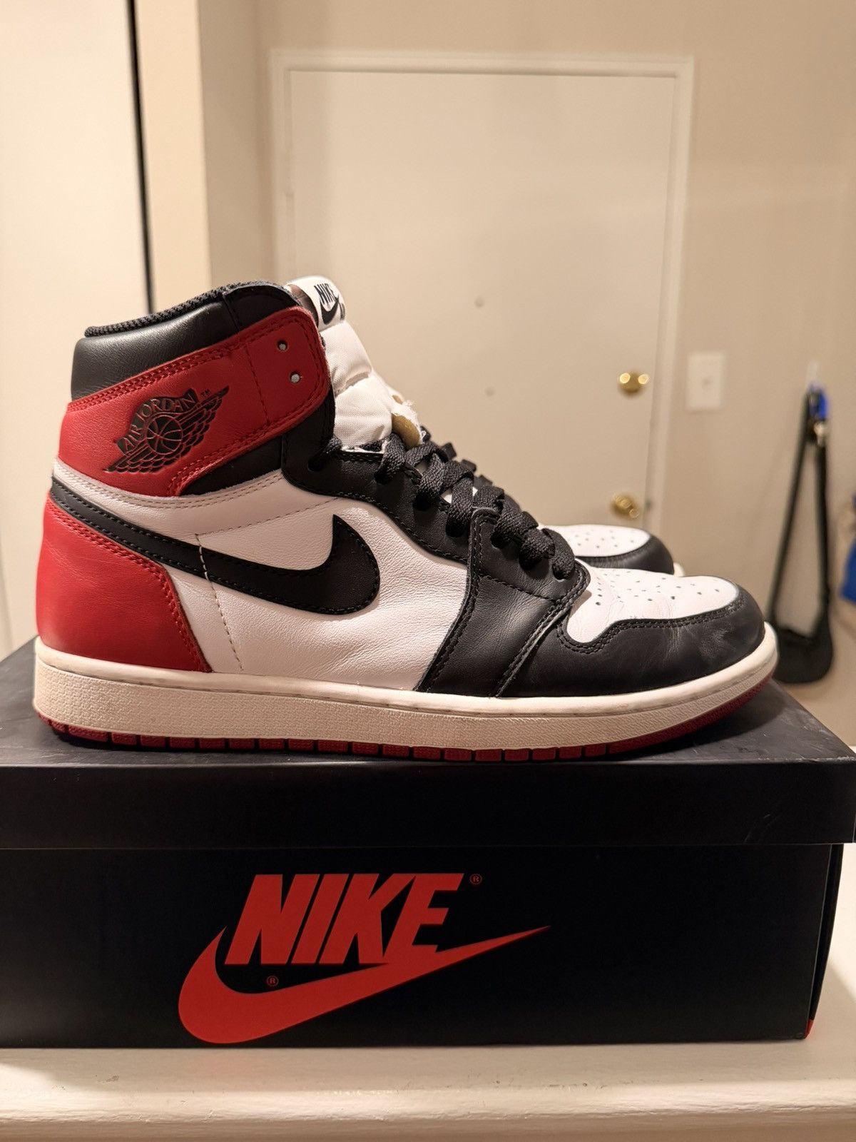 Jordan Brand Jordan 1 Black Toe 2016 Size US 10 / EU 43 - 4 Thumbnail