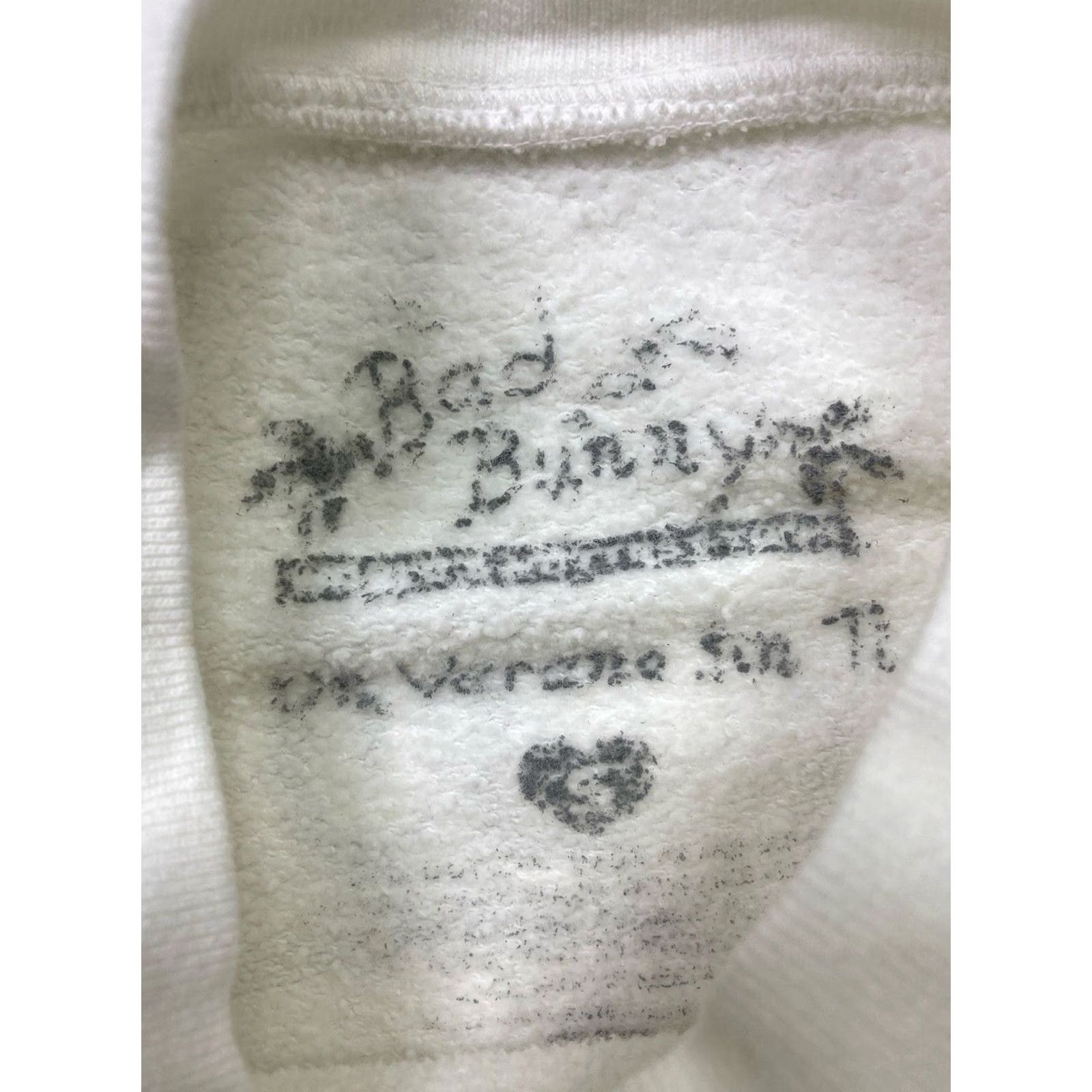 Vintage Bad Bunny World's Hottest Tour 2022 Un Verano Sin Ti Sweatshirt Men Small Music Shirt Size US S / EU 44-46 / 1 - 6 Thumbnail