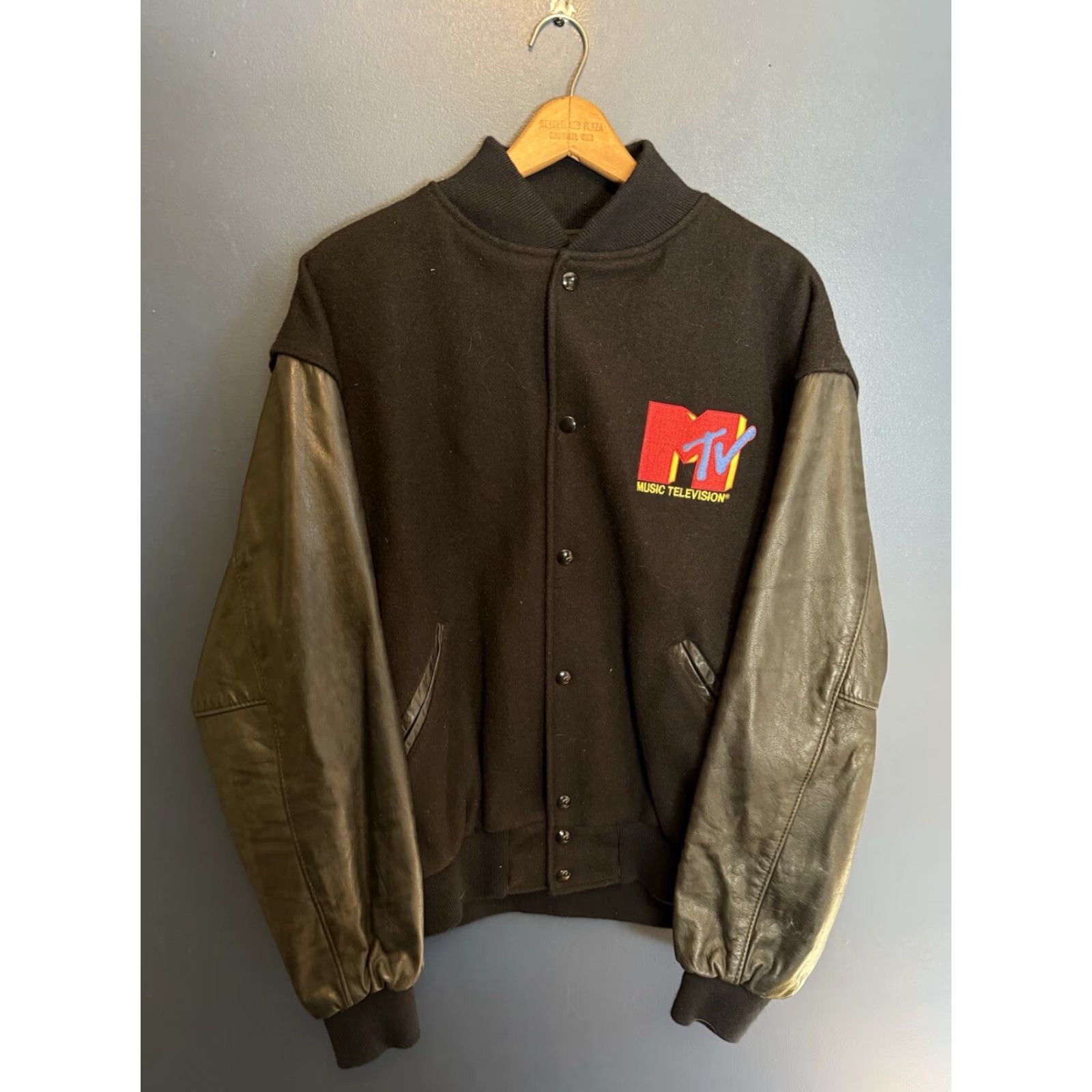 Holloway VINTAGE Holloway MTV Beach Varsity Jacket L Leather Wool Black 90s Spring Mens Size US L / EU 52-54 / 3 - 4 Thumbnail