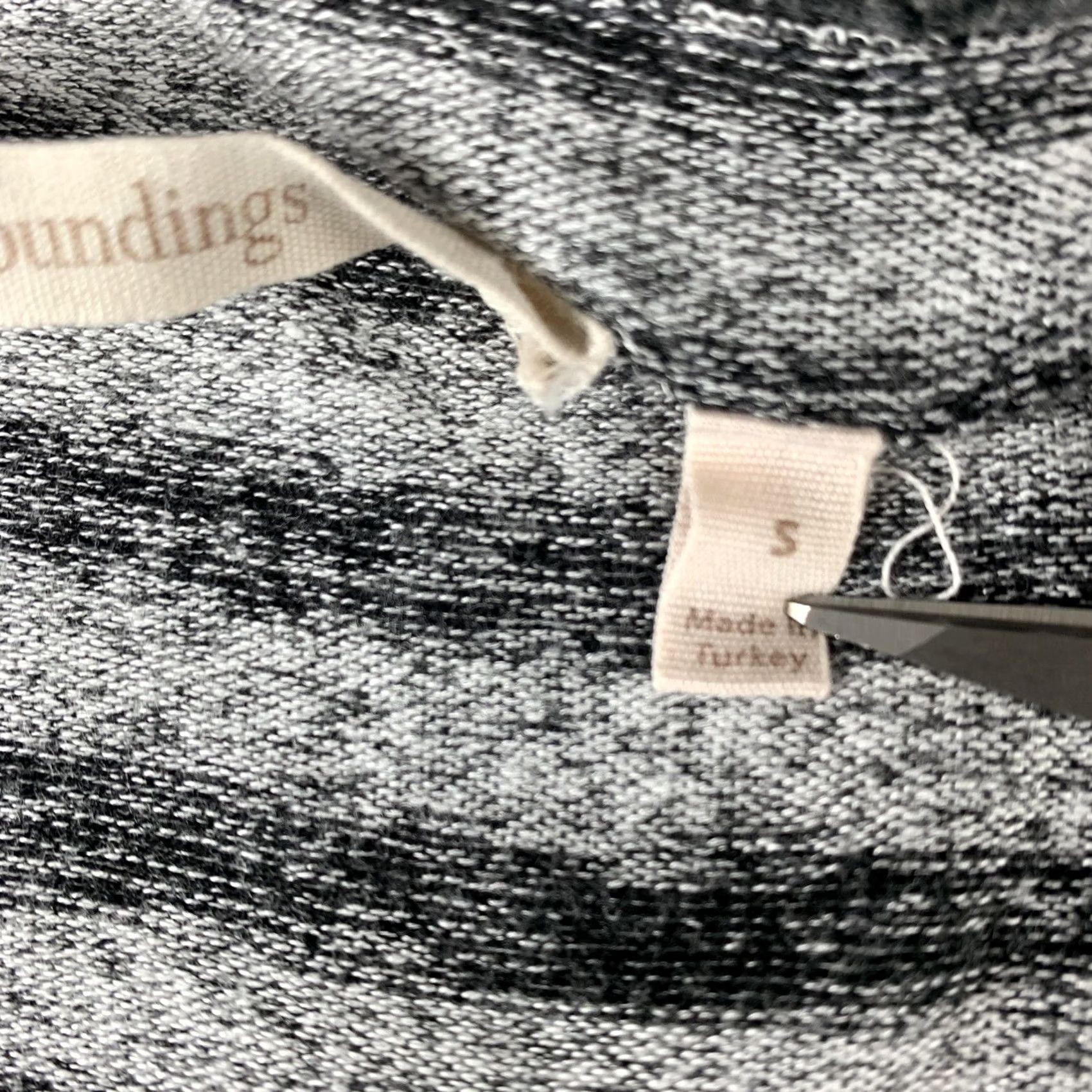 Soft Surroundings Soft Surroundings Sweater Shirt Top Layered Gray Striped Crew Neck Women S Size S Casual Blouse Tunic Pullover Size S / US 4 / IT 40 - 2 Thumbnail