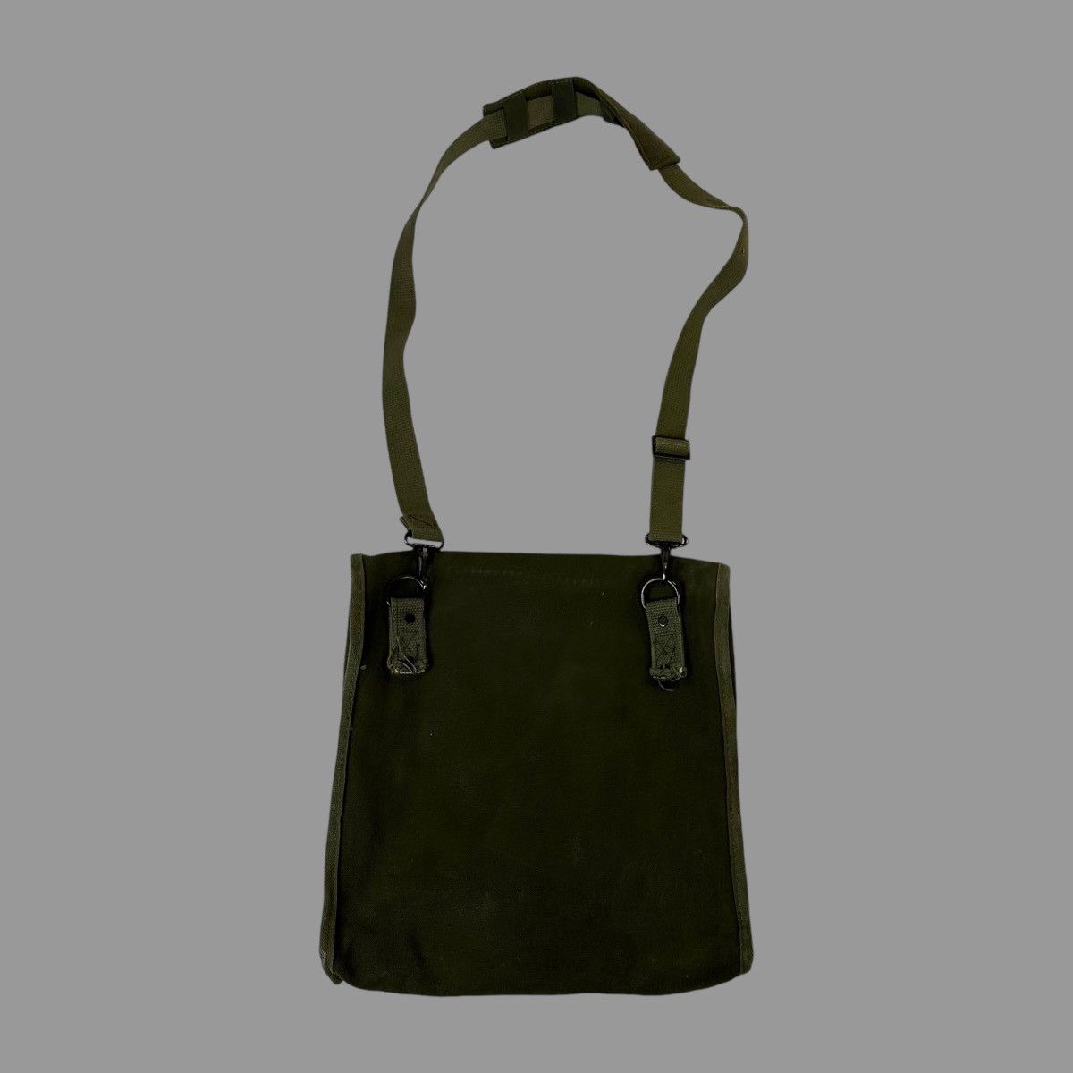 Vintage Vintage ww2 era military gas mask bag Size ONE SIZE - 6 Thumbnail