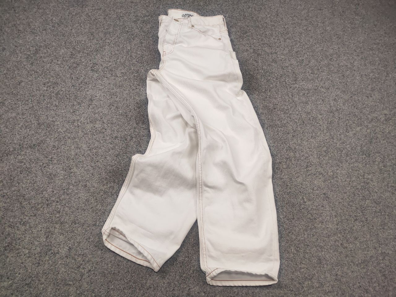 Ganni Ganni Design stary White Denim Barrel leg jeans Size 26" / US 2 / IT 38 - 5 Thumbnail