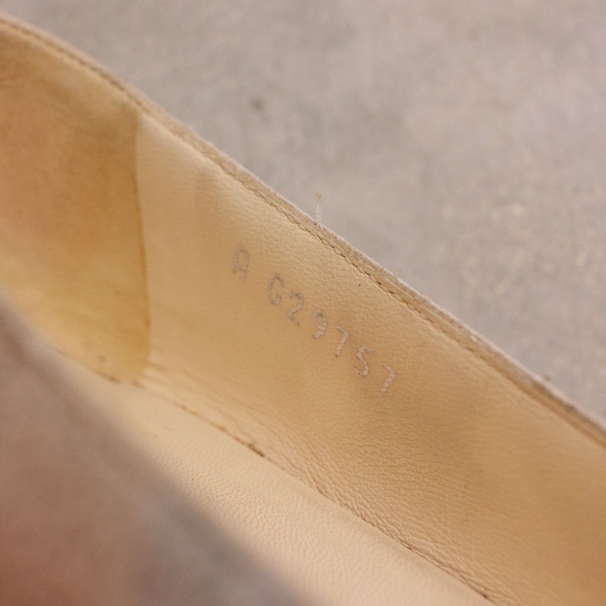 Chanel Chanel Interlocking CC Ballerina Flats White Cracked Leather Size US 6.5 / IT 36.5 - 13 Thumbnail