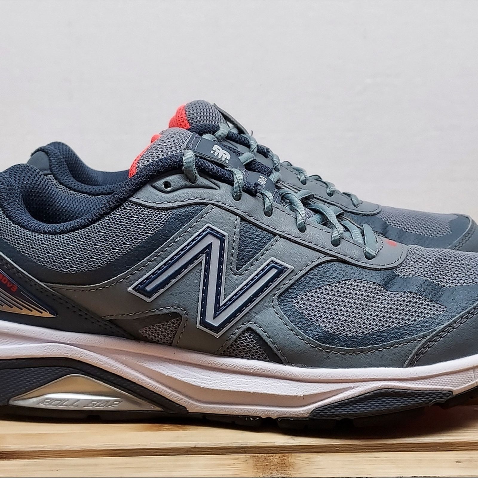 New Balance New Balance Womens | Navy | 1540 v3 Athletic Shoes Size 8 Size US 8 / IT 38 - 6 Thumbnail