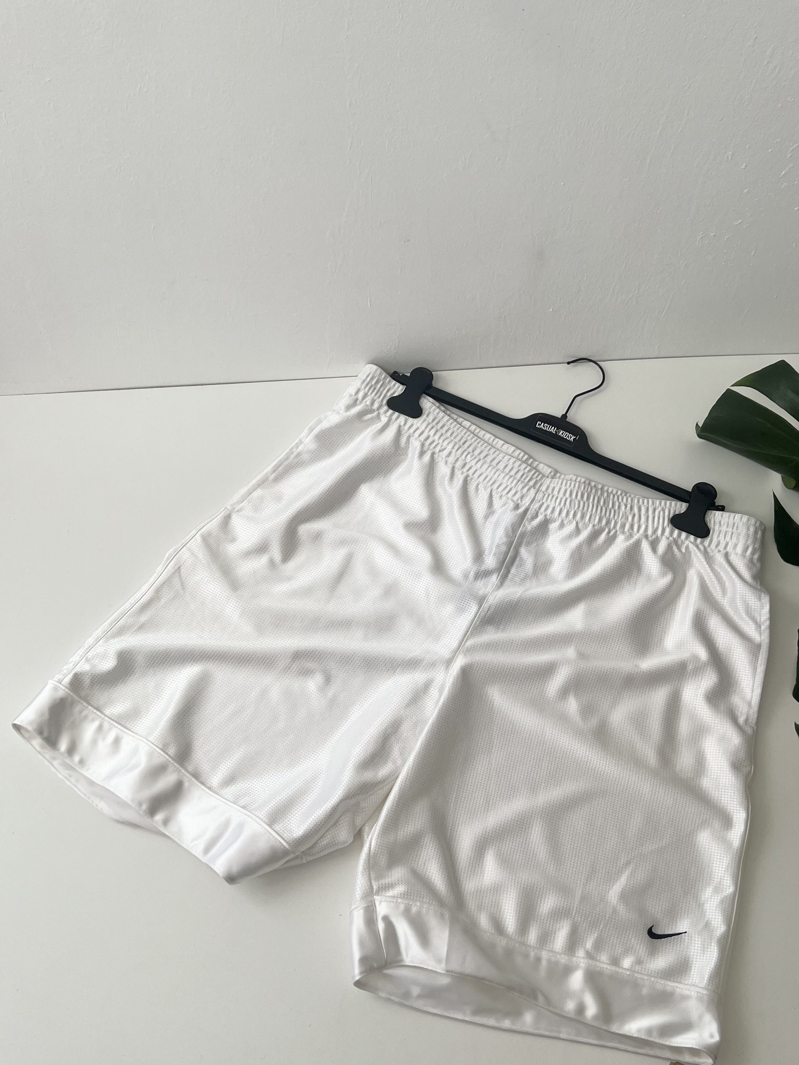 Nike × Vintage Nike vintage tr shorts Size US 34 / EU 50 - 2 Thumbnail