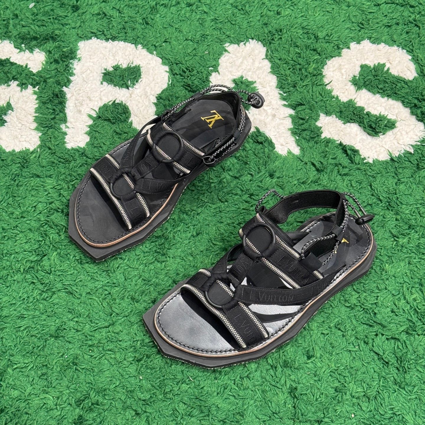 Louis Vuitton Louis Vuitton Black Sandals 9 Men Size US 9 / EU 42 - 1 Thumbnail