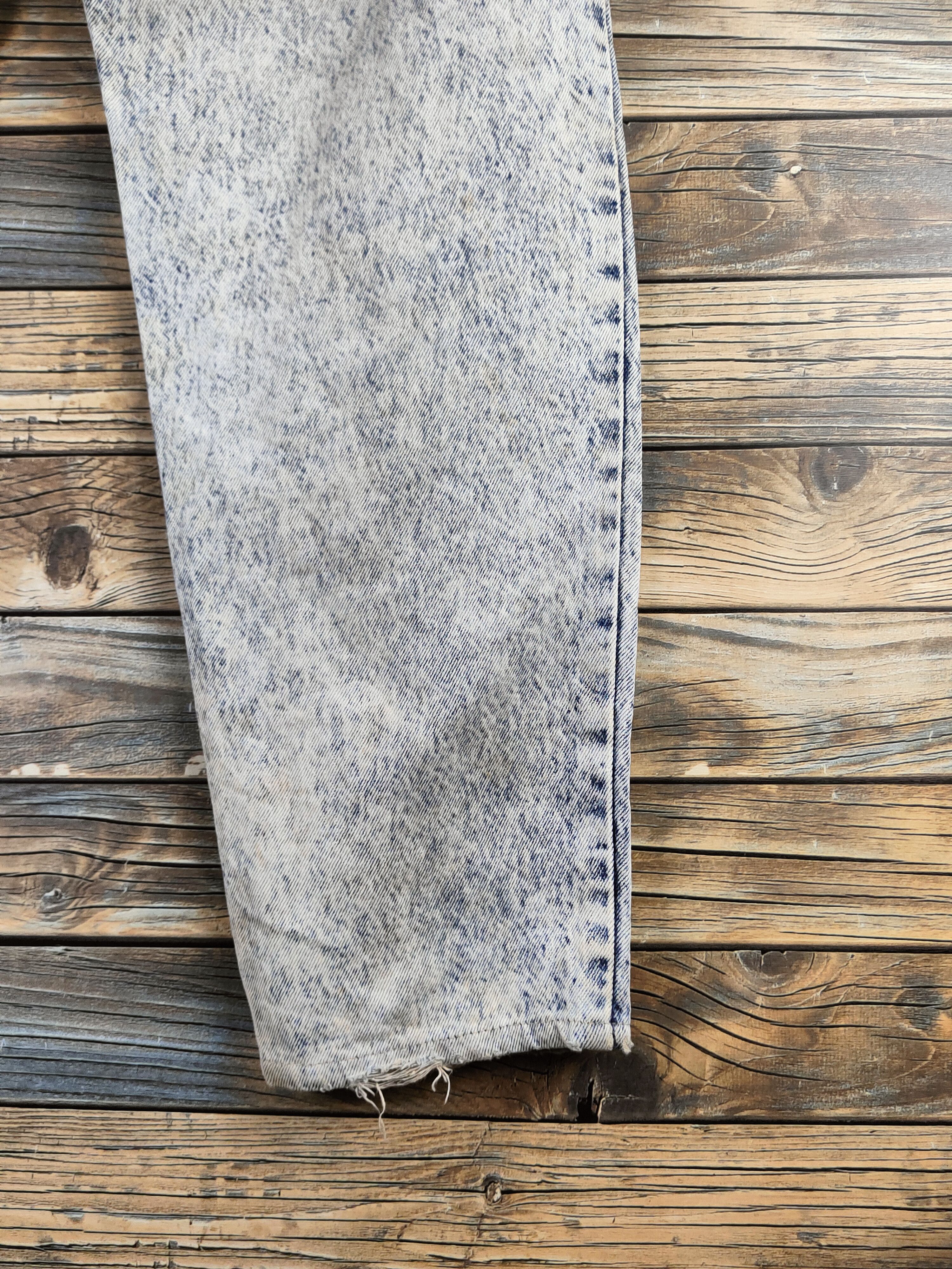 Wrangler DL Wrangler Vintage Blue Distressed Ripped Jeans #46-628 Size US 29 - 12 Thumbnail