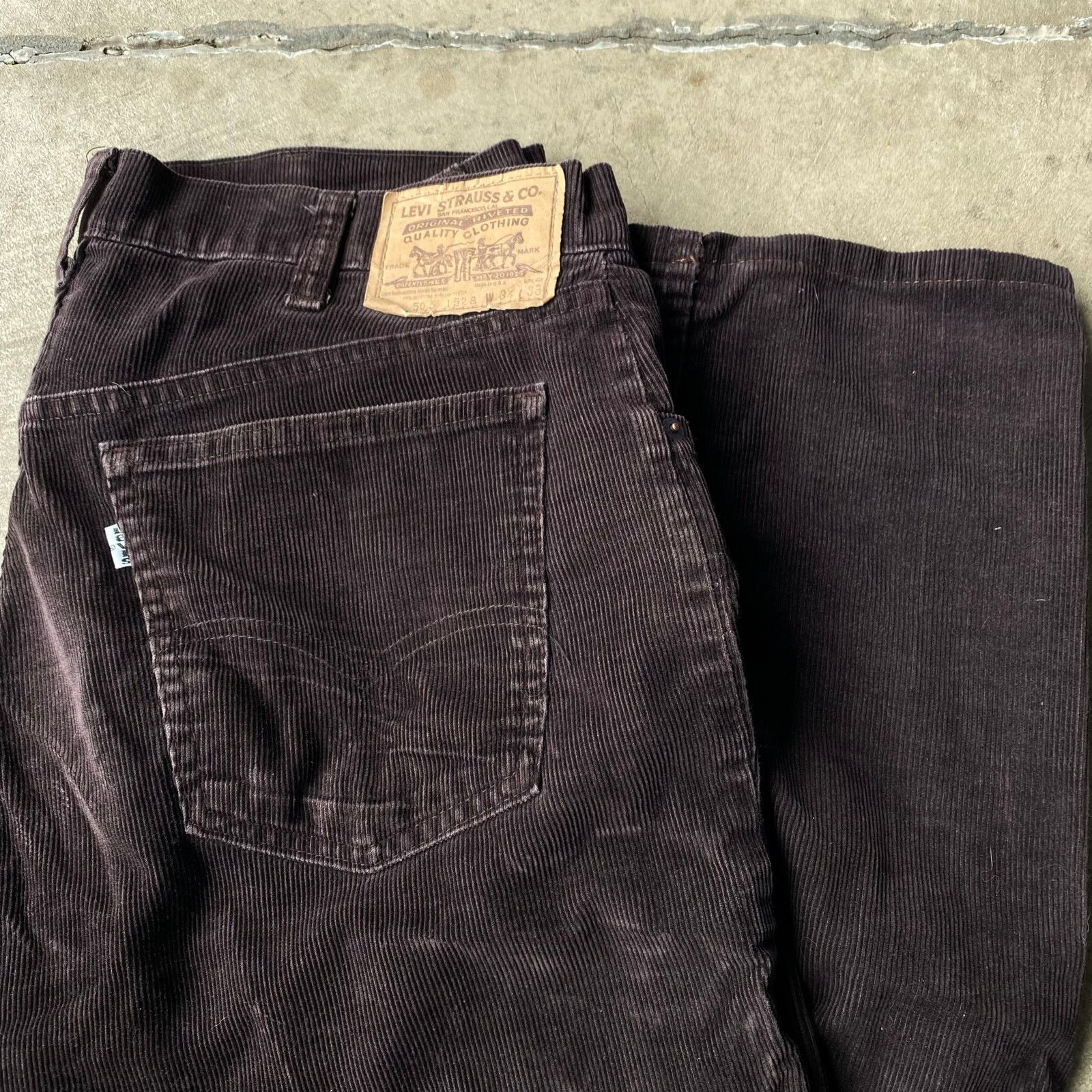 Vintage VINTAGE BROWN LEVIS WHITE TAB CORDUROY PANTS 70S 33X30 Size US 33 - 1 Thumbnail