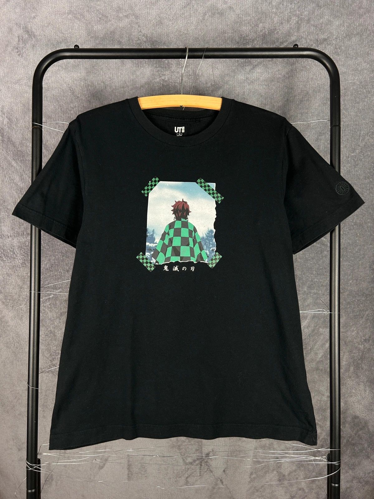 Uniqlo Demon Slayer x Uniqlo Kamado Tanjiro tee black big logo Size US S / EU 44-46 / 1 - 1 Thumbnail