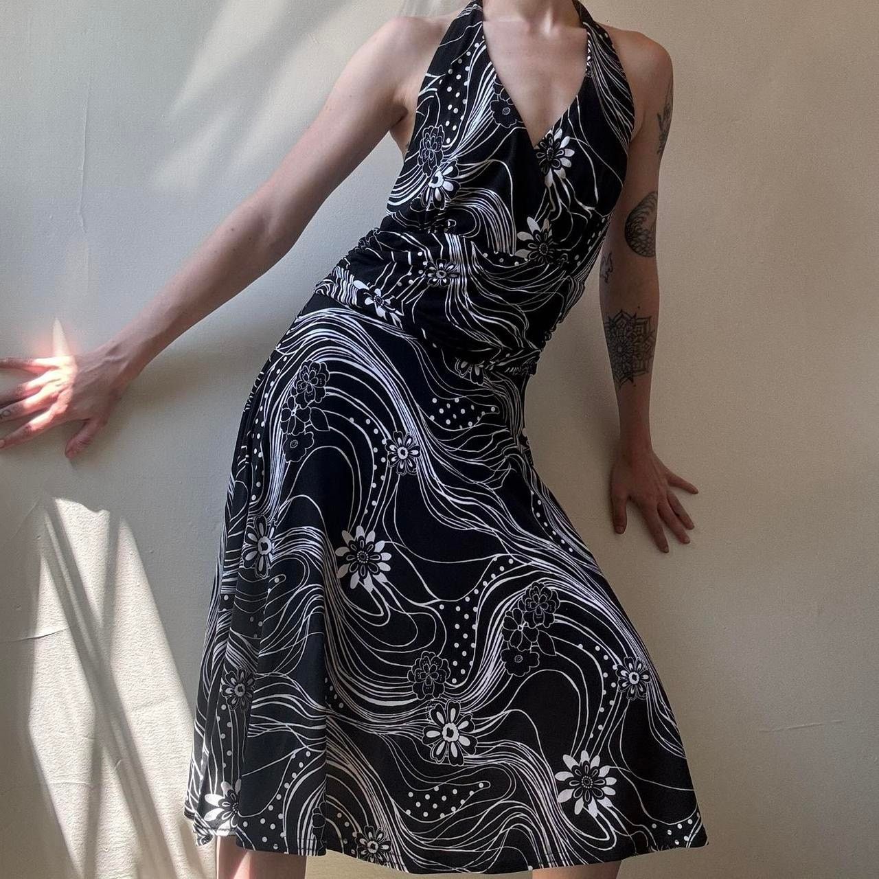 Vintage Vintage Y2K Ronni Nicole Black White Halter Dress 6 90s y2k Size M / US 6-8 / IT 42-44 - 1 Thumbnail