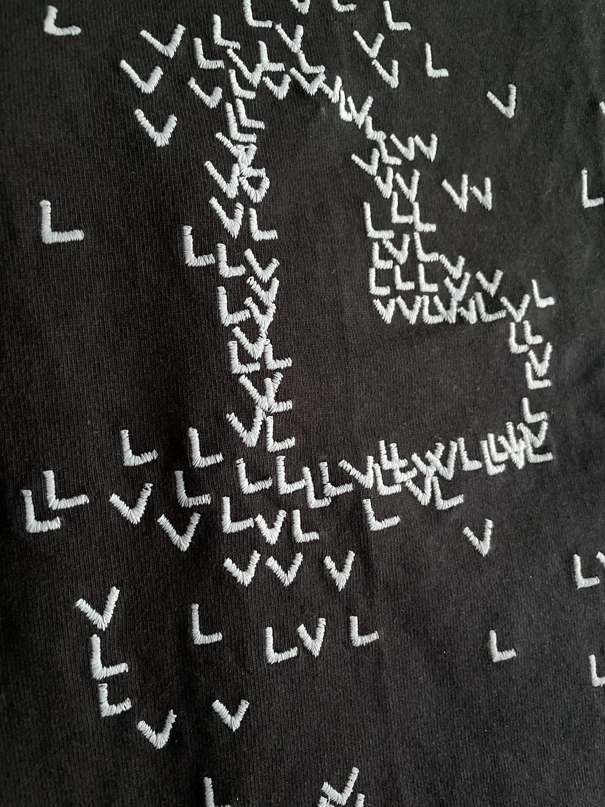 Louis Vuitton Louis Vuitton Spread Embroidered Logo T Shirt Size US S / EU 44-46 / 1 - 3 Thumbnail