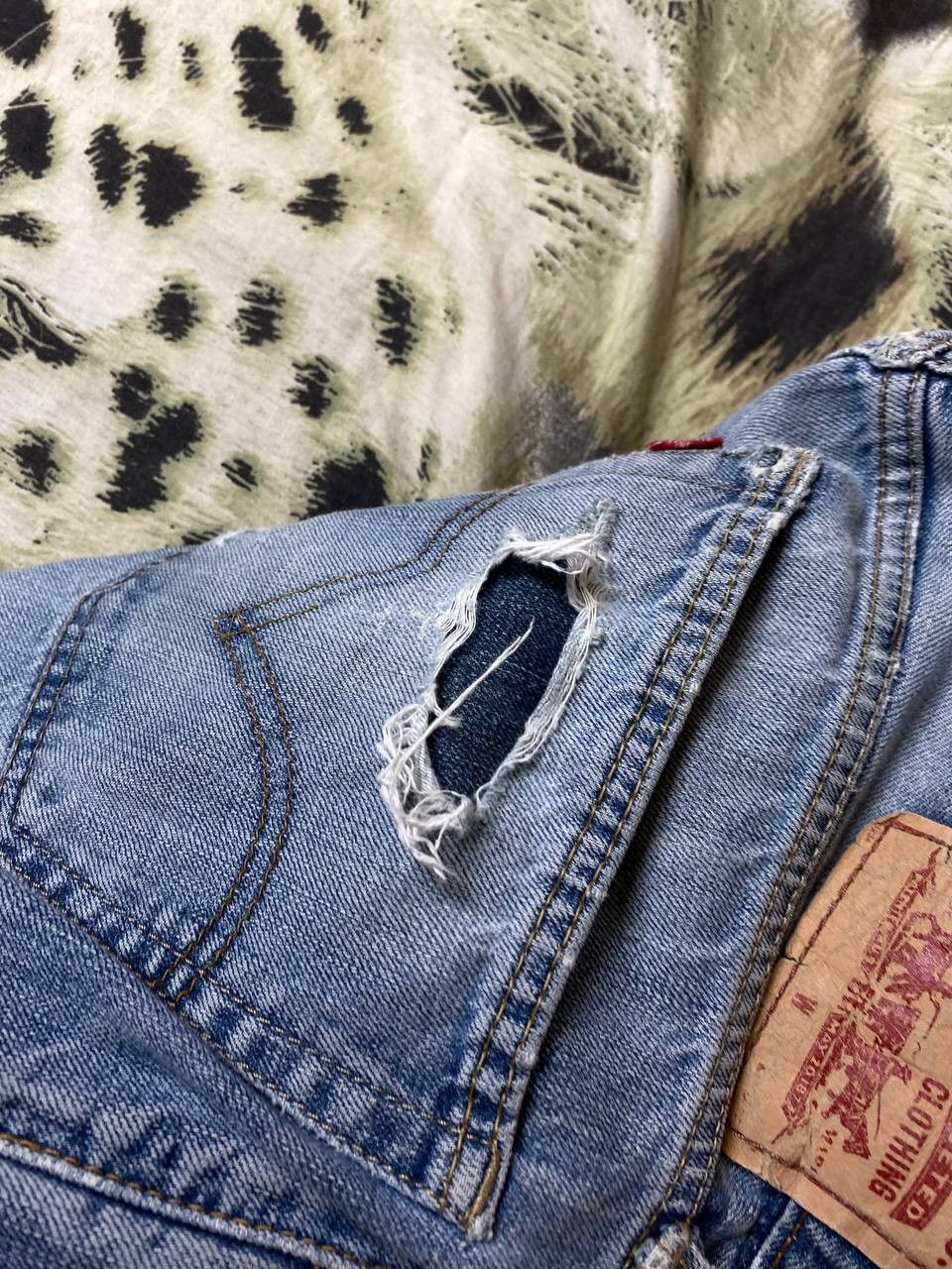 Levi's × Vintage Vintage Levi’s Distressed 505 Jeans Size US 34 / EU 50 - 16 Thumbnail