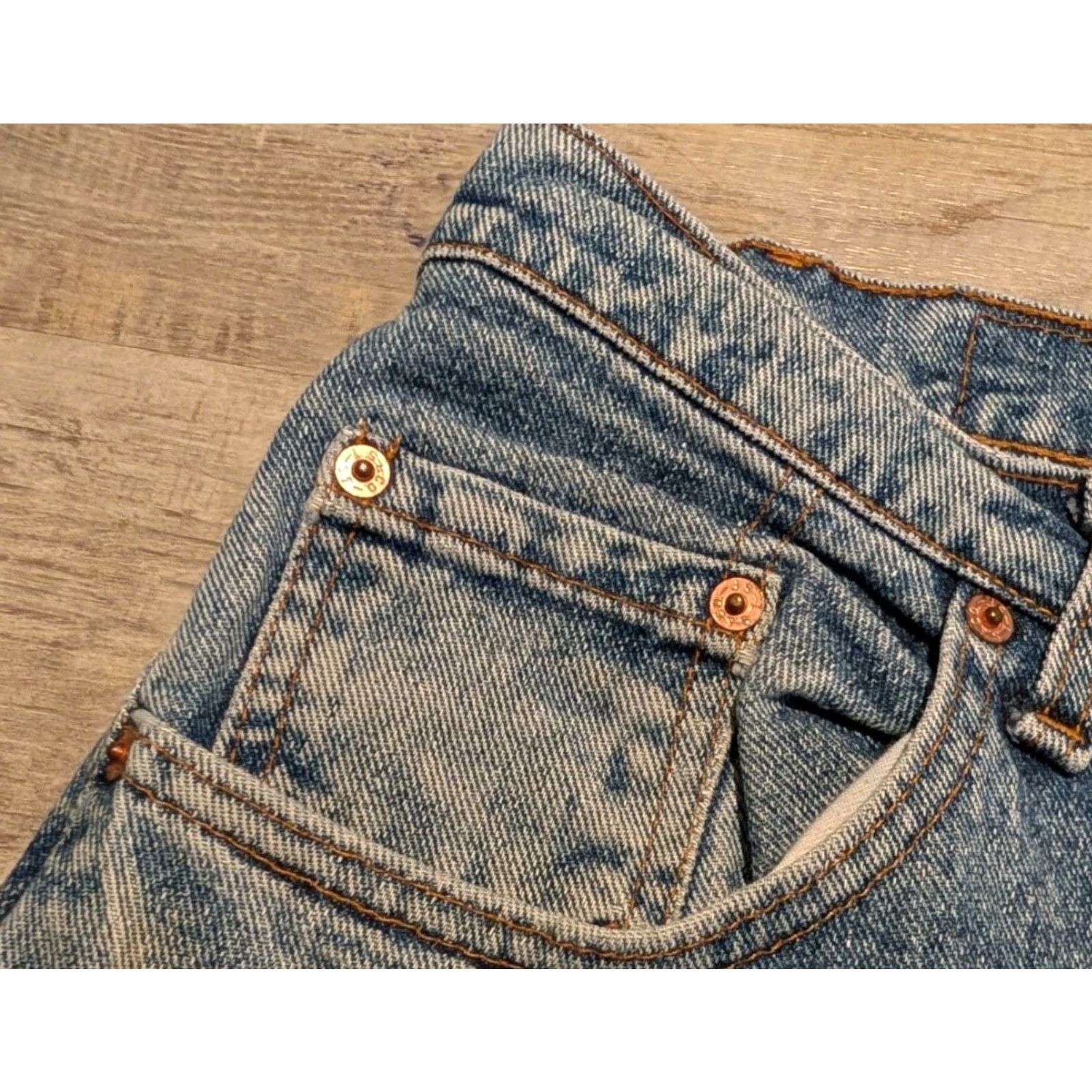Levi's VINTAGE Levi's 560 Jeans Mens 34x35 Blue Denim Distressed 5-Pocket Regular Fit Tapered Leg USA Made 90s Denim Pants Size US 34 / EU 50 - 6 Thumbnail