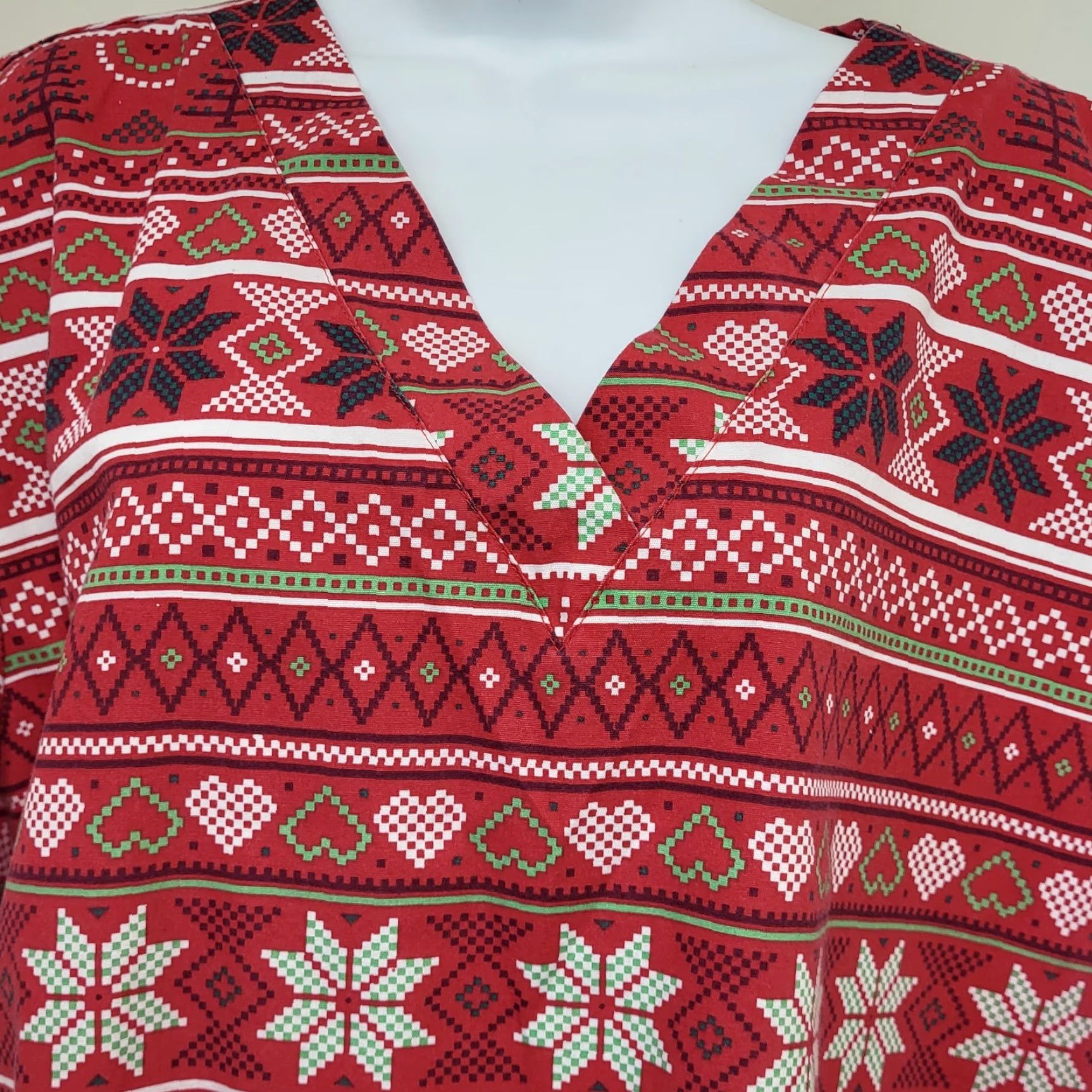 Buttero BUTTER SOFT Scrub Top Womens XL Red/White Snowflakes Christmas Short Sleeve Size XL / US 12-14 / IT 48-50 - 4 Thumbnail