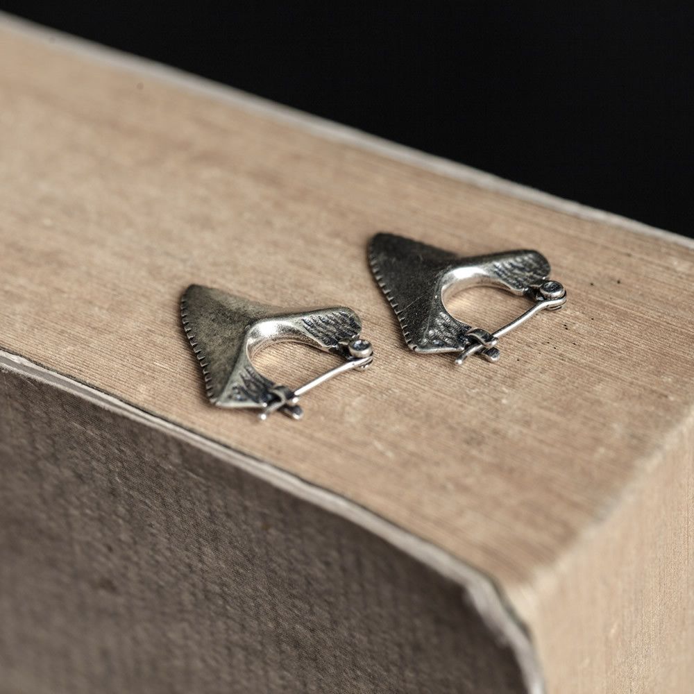 Jewelry Shark Vibe Earrings One Pairs Chrome Jewelry Size ONE SIZE - 3 Thumbnail